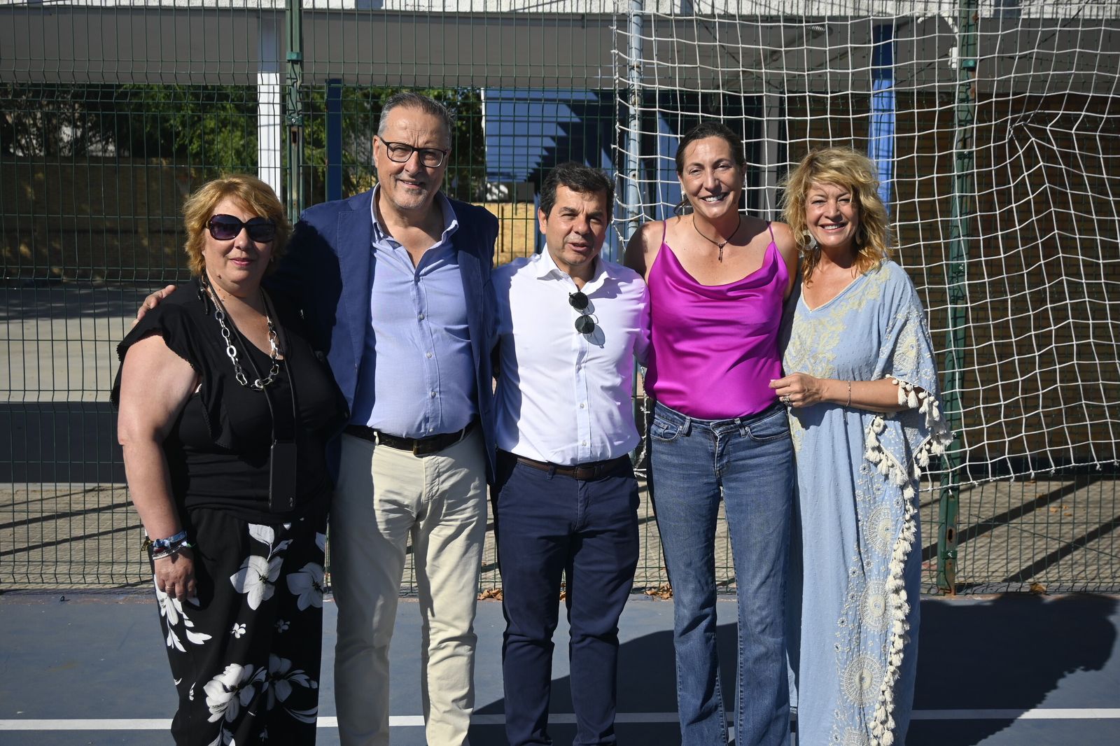 Loles López y Pilar Miranda visitan la escuela de verano del Distrito V, en imágenes