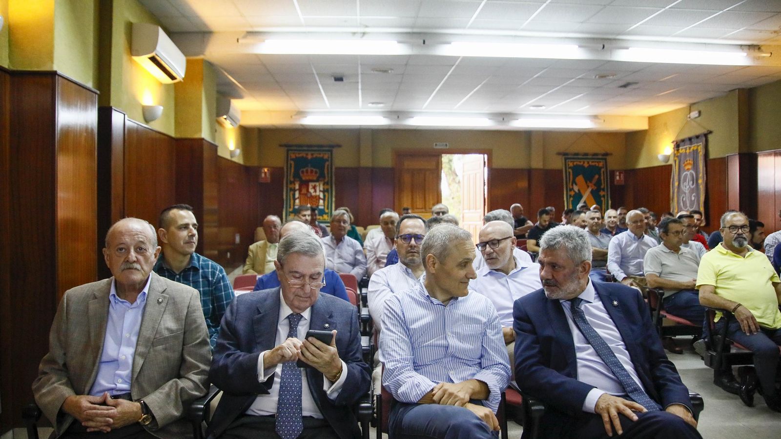 Las imágenes de la charla de Jesús Narciso Núñez Calvo sobre 'La creación de la Guardia Civil como nuevo modelo de seguridad pública' en Almería