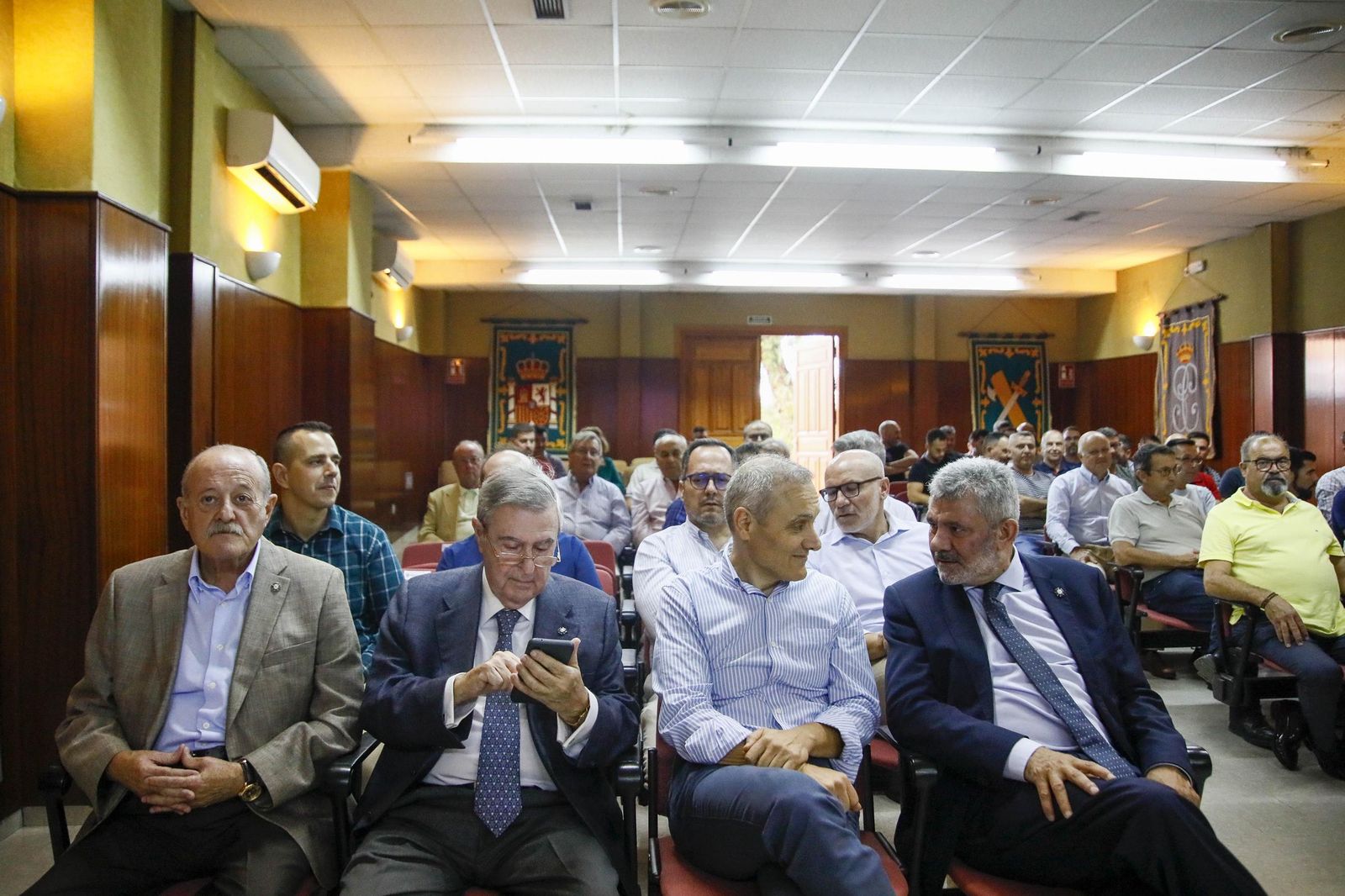 Las imágenes de la charla de Jesús Narciso Núñez Calvo sobre 'La creación de la Guardia Civil como nuevo modelo de seguridad pública' en Almería