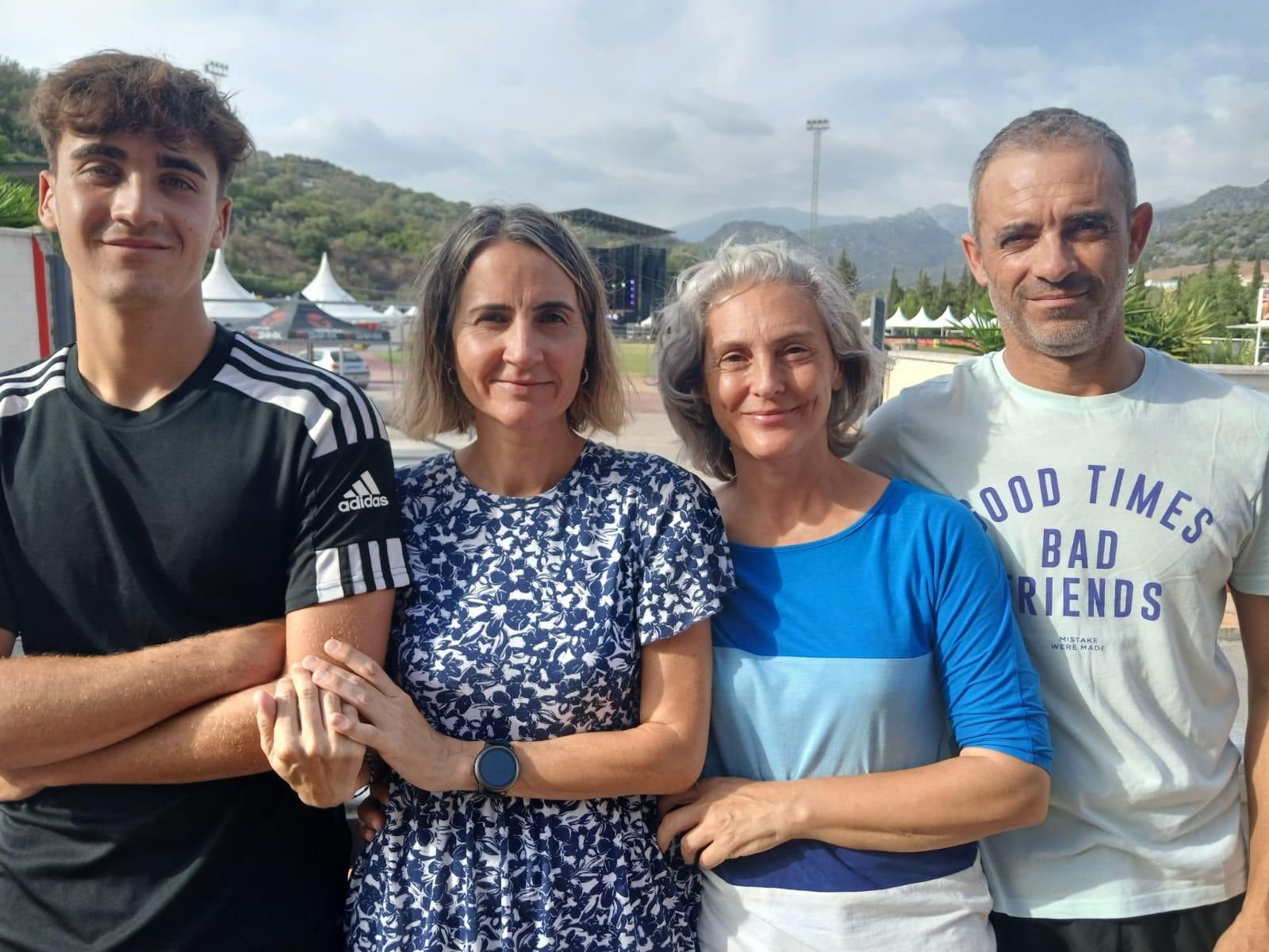 Búscate en el concierto solidario al que acudieron 10.000 personas en Ubrique