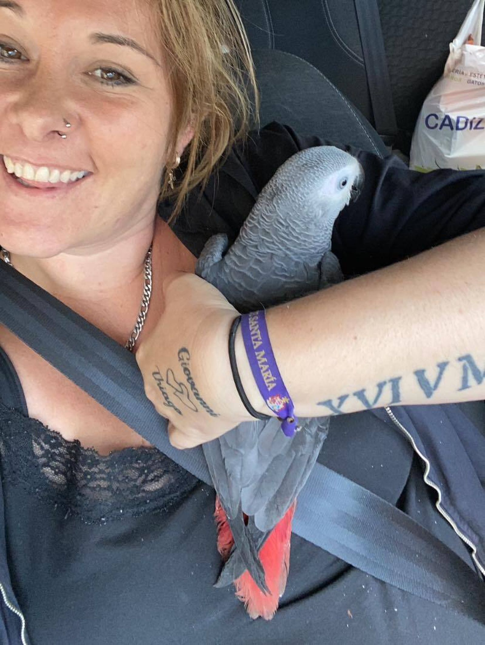 La felicidad ha vuelto a la familia tras la reaparición del loro Yaco