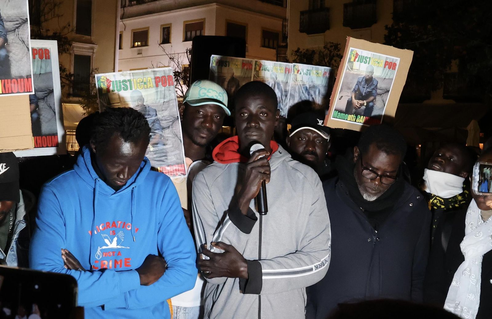 Concentración de senegaleses por la muerte de Mamouth