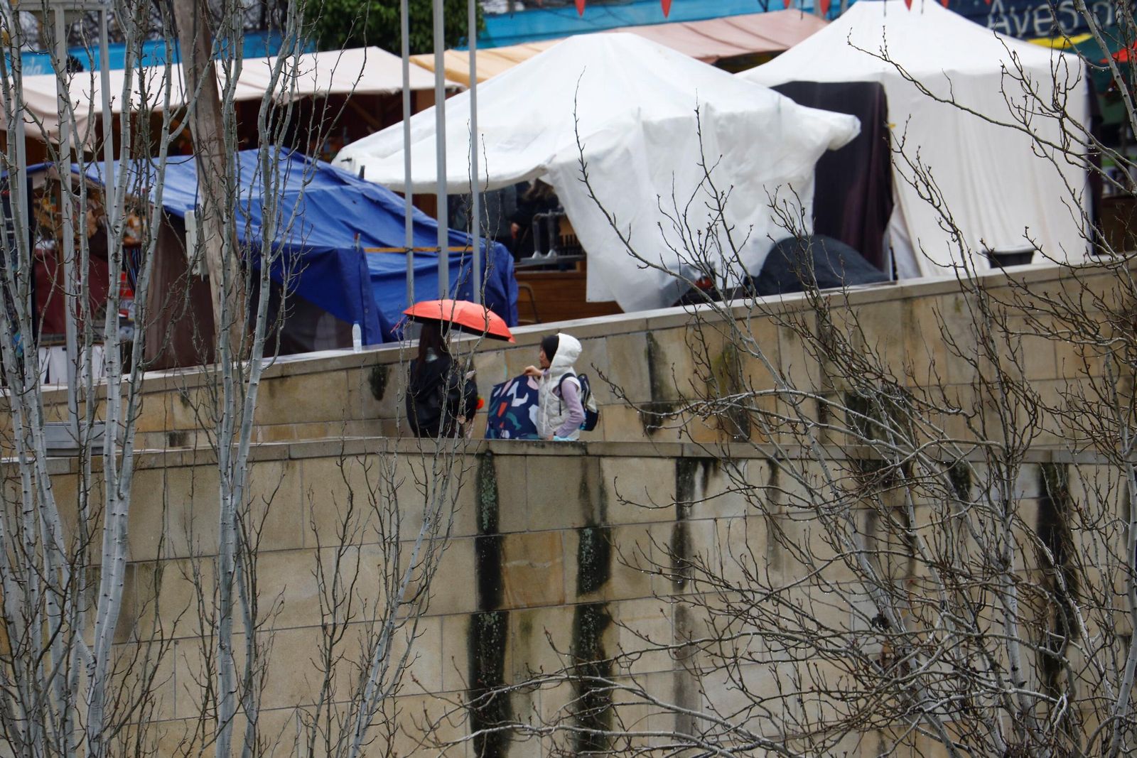 La borrasca Éowyn no consigue deslucir el Mercado Andalusí, en imágenes