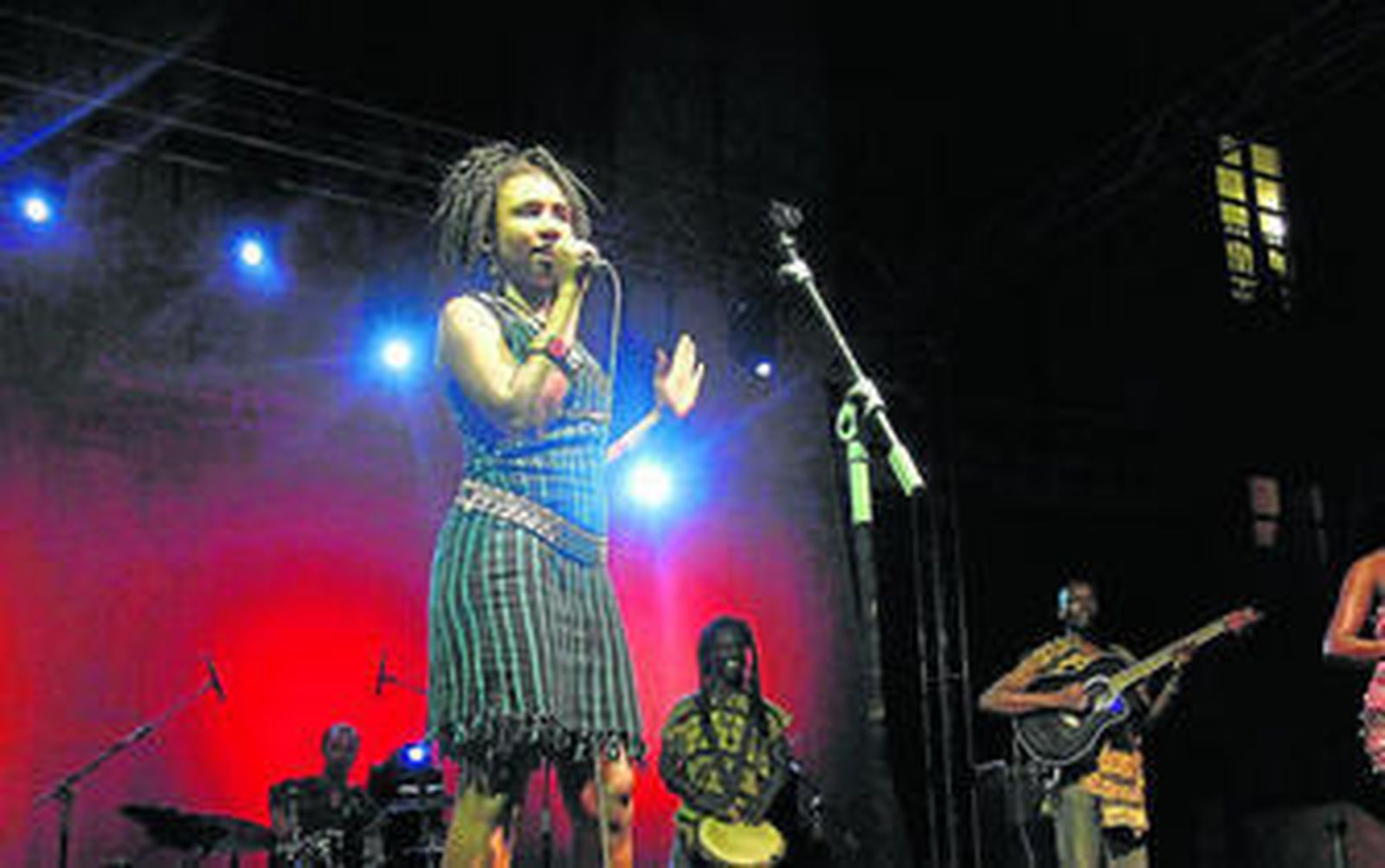 Nakany Kanté conectó con el público que asistió a la Plaza Vieja desde el primer momento.