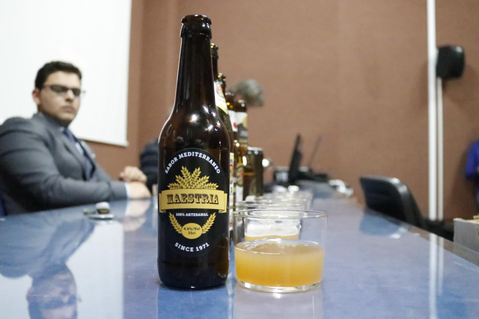 Imágenes de la presentación de la nueva cerveza de los alumnos del IES Mediterráneo