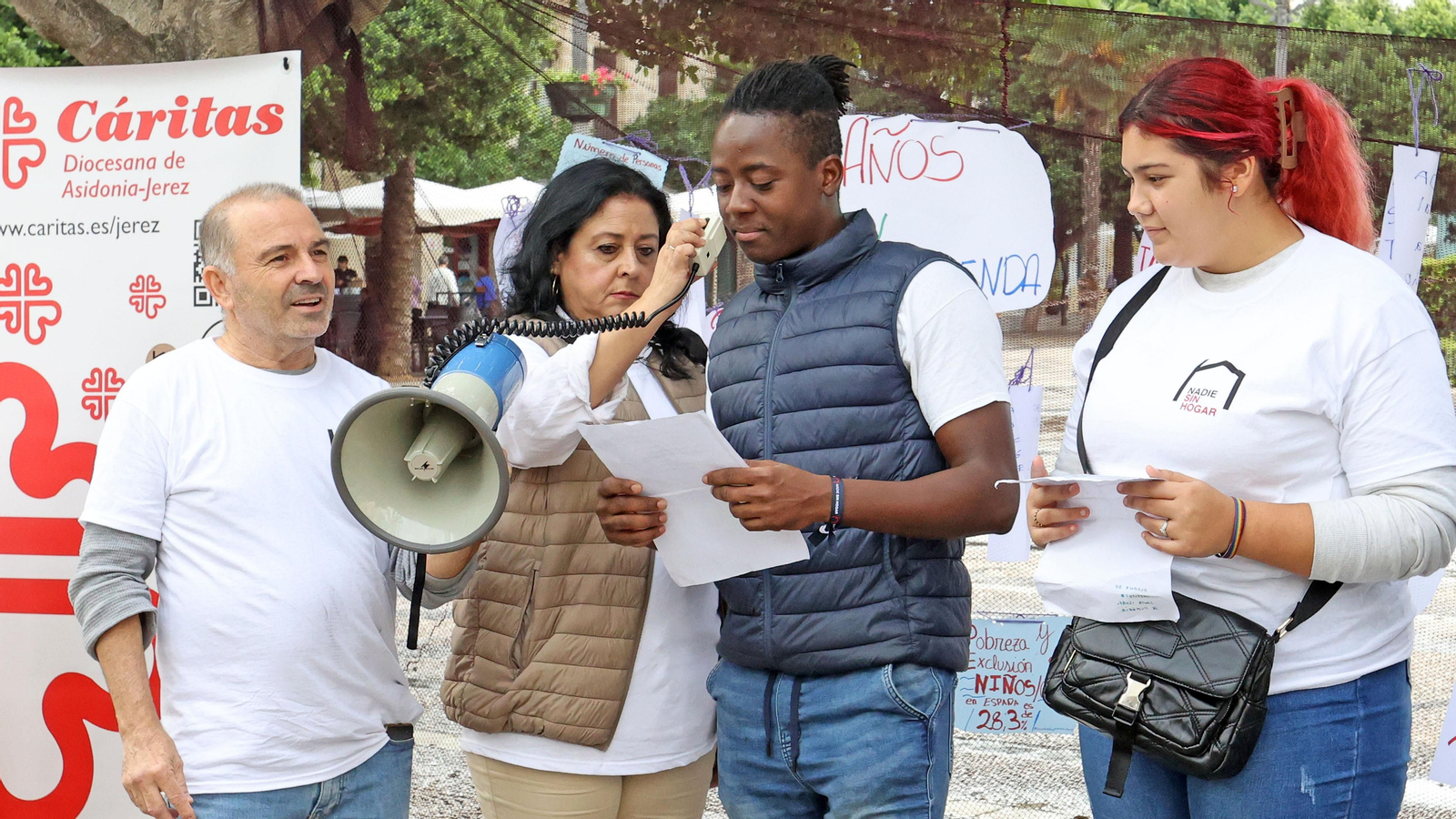 Lectura manifiesto en Jerez por parte de Cáritas por la campaña de personas sin hogar