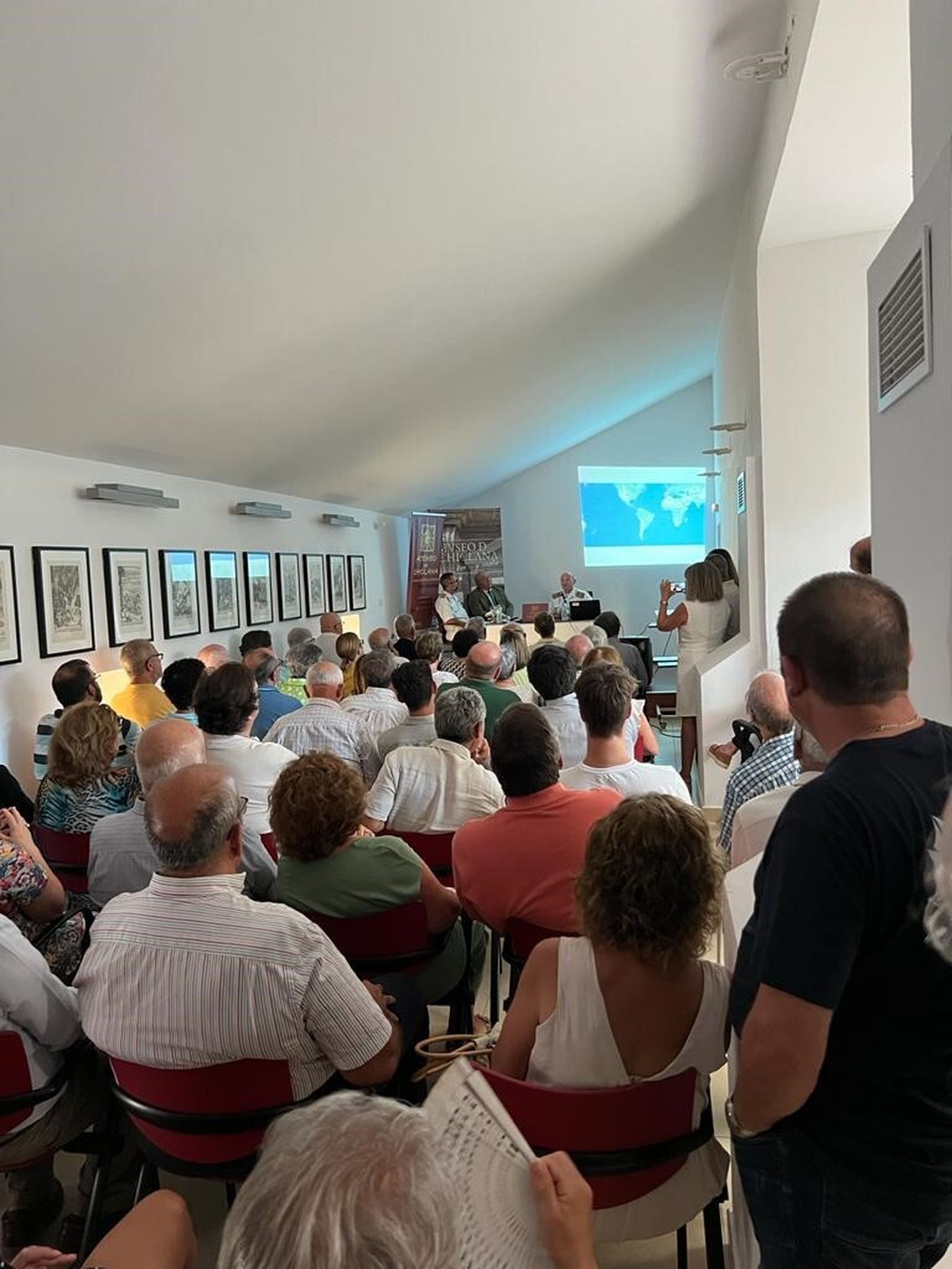 Exitosa conferencia sobre el paso del Elcano por el Cabo de Hornos