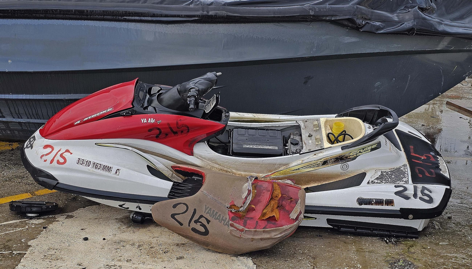 Fotos del hacinamiento de narcoembarcaciones requisadas en el Puerto de Algeciras