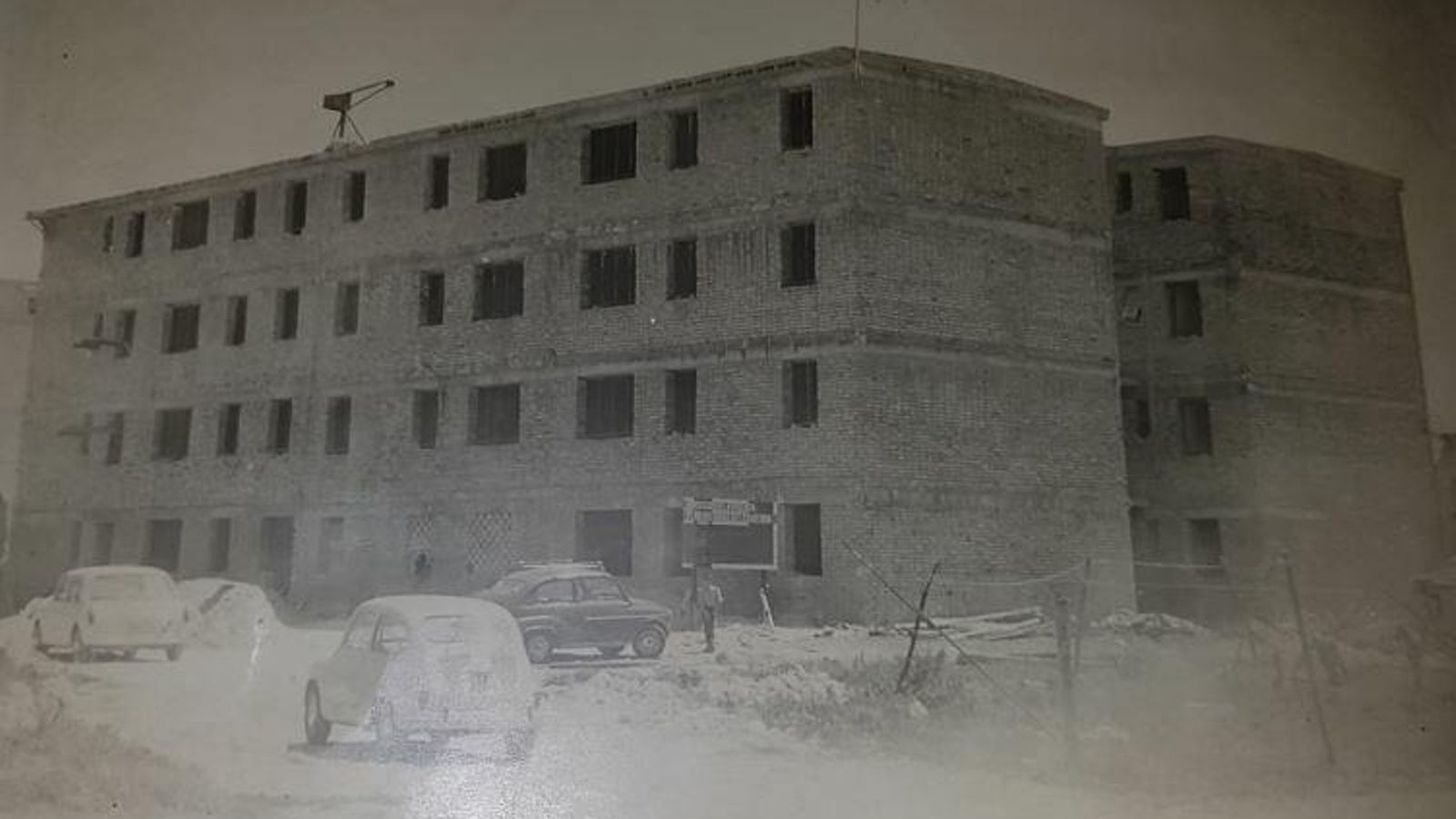 Edificio Añoveros en construcción