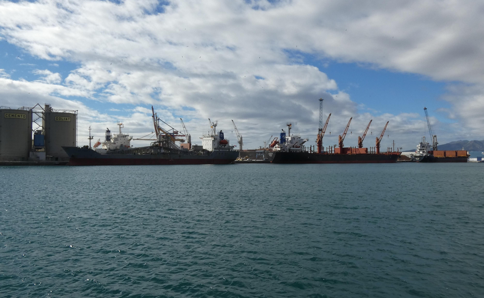 Muelles seis y siete en su máxima ocupación ayer.