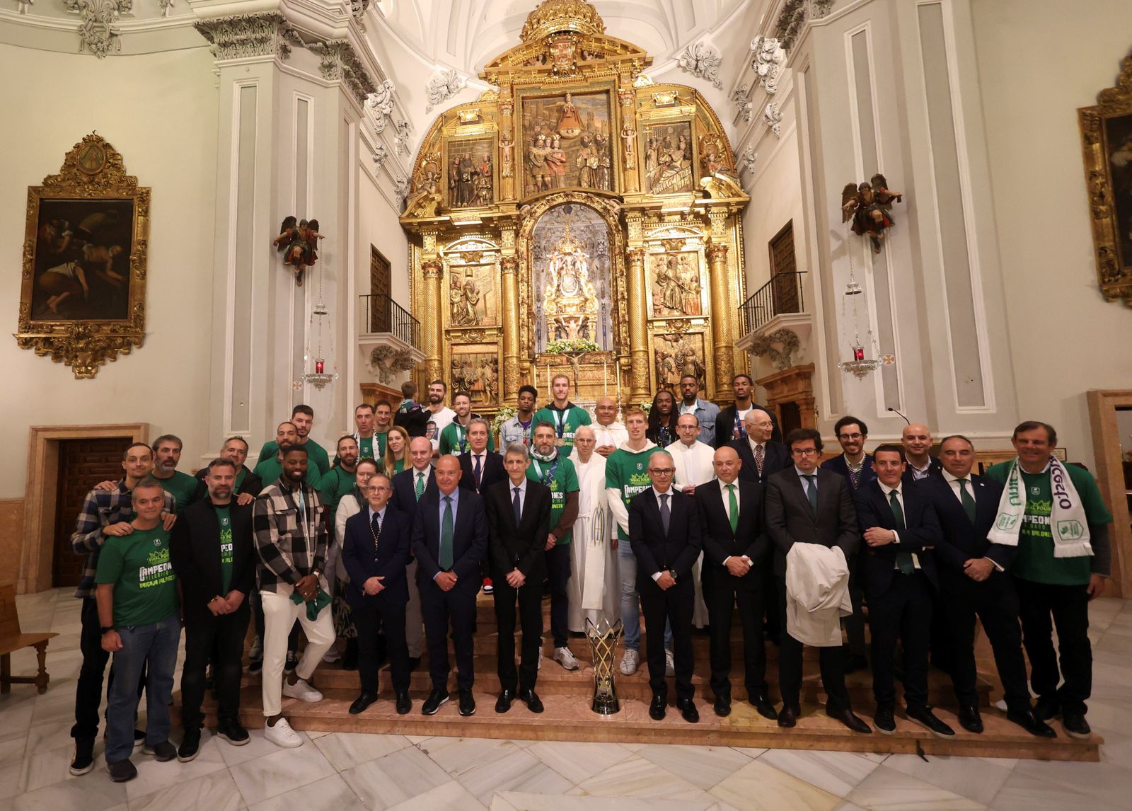 El Unicaja celebra en las calles de Málaga el título de la BCL