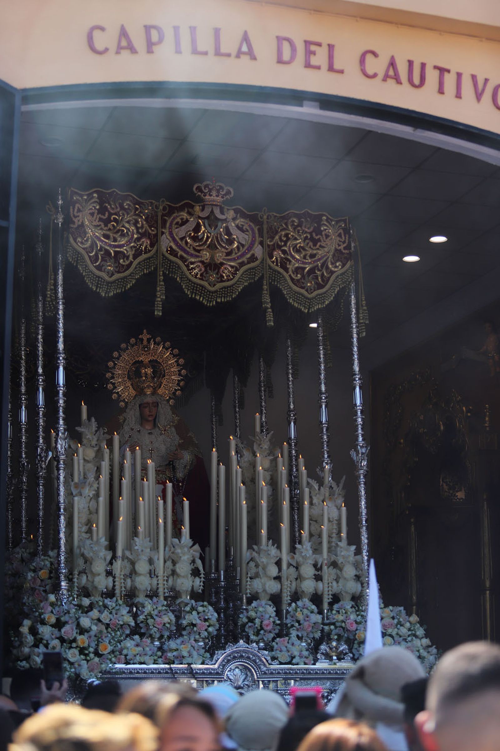 Imágenes del recorrido de la Hermandad del Cristo Cautivo de Huelva