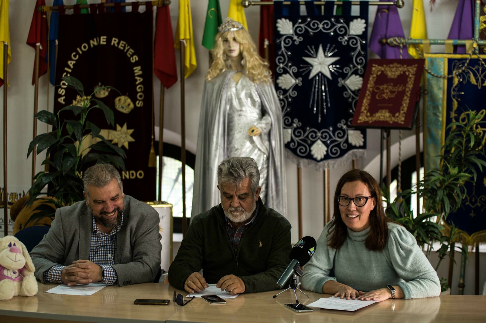 Bernal, Fernández y Barrera (de i. a d.), en la sede de la Asociación de Reyes Magos.