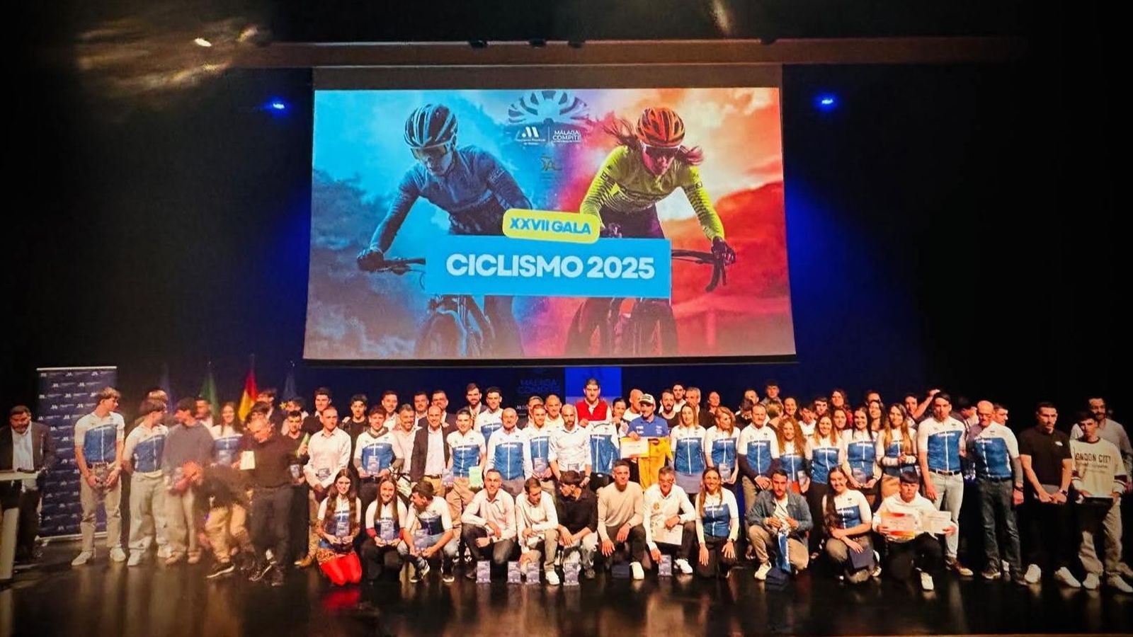 Foto de familia de los premiados en la Gala del Ciclismo de Málaga