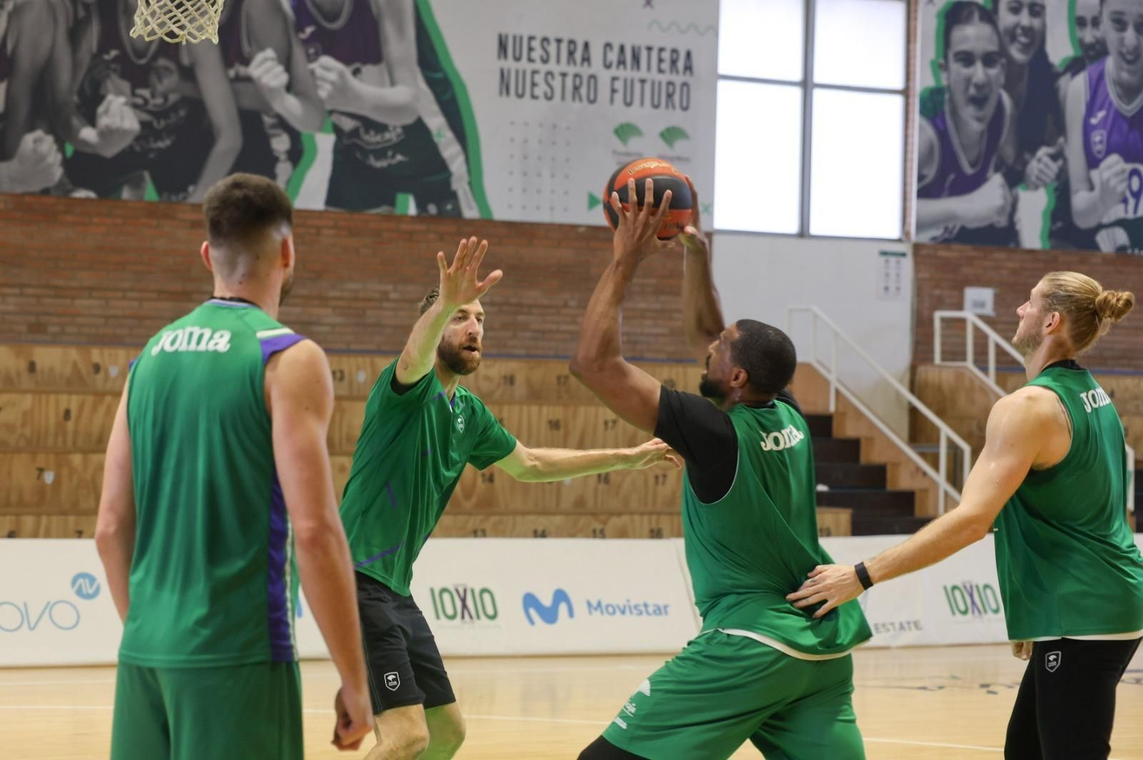 Las fotos de Fran Vázquez tutelando a los pívots del Unicaja Las fotos de Fran Vázquez tutelando a los pívots del Unicaja