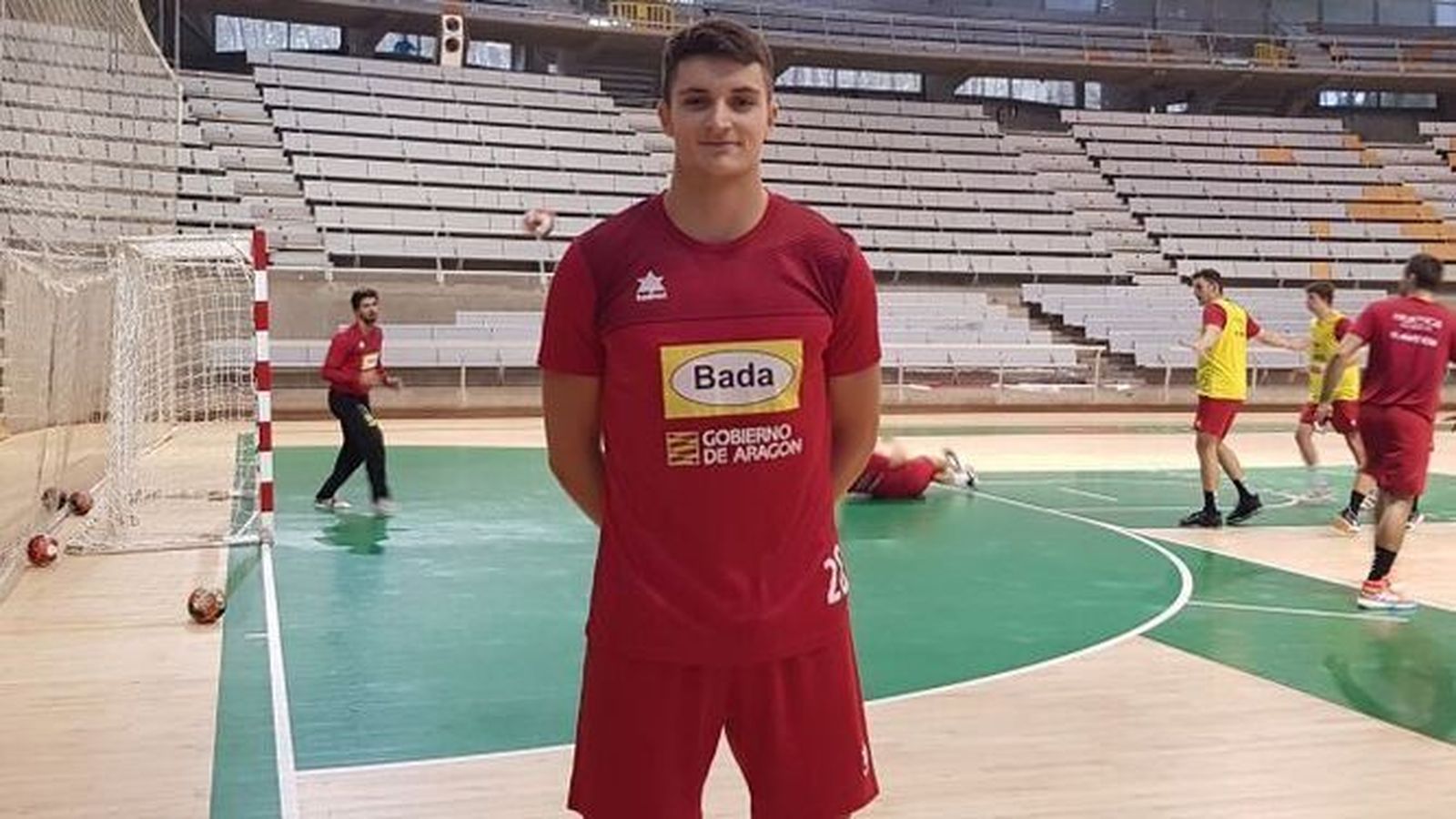 Domingo Luis, con la camisola del Bada Huesca, su actual club