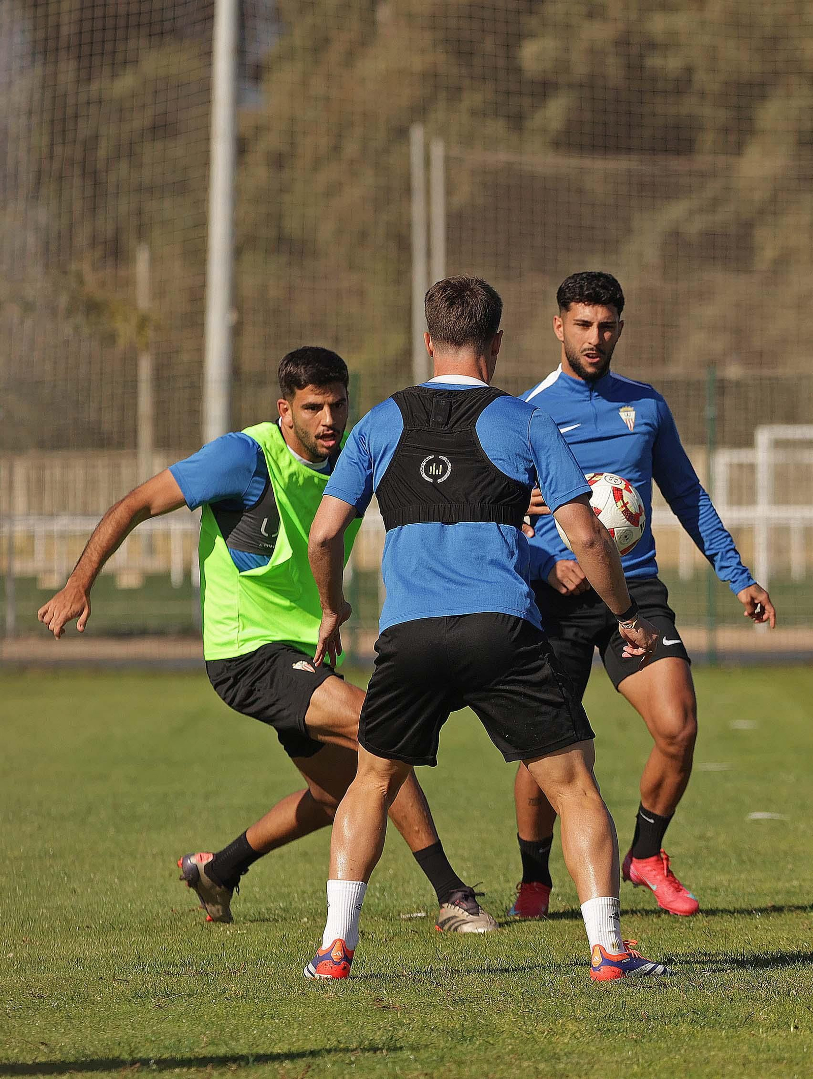 Fotos del entrenamiento del Algeciras preparatorio al partido del domingo en Marbella
