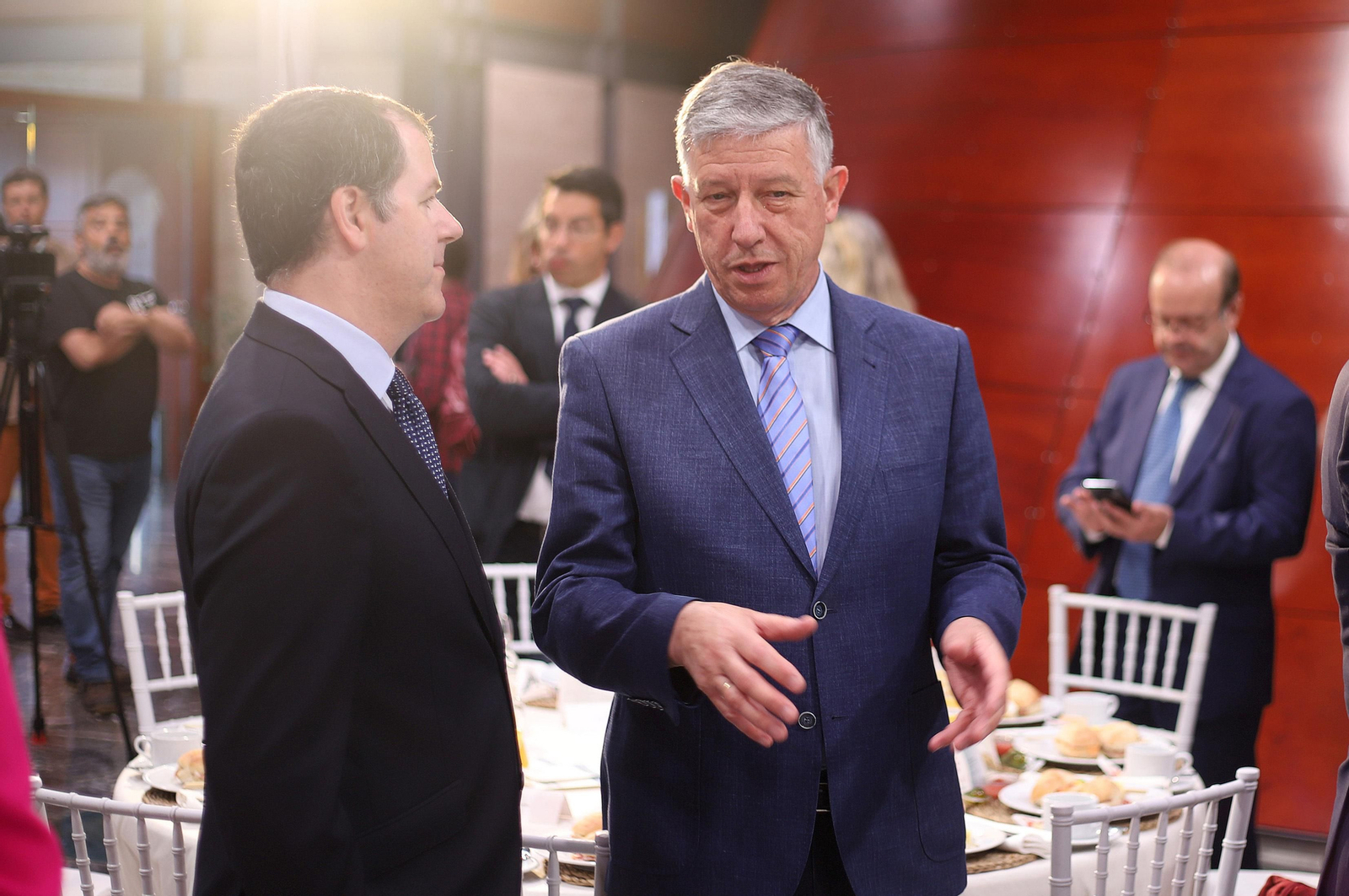 Imágenes del desayuno-coloquio con Jorge Paradela en el Foro Joly Andalucía