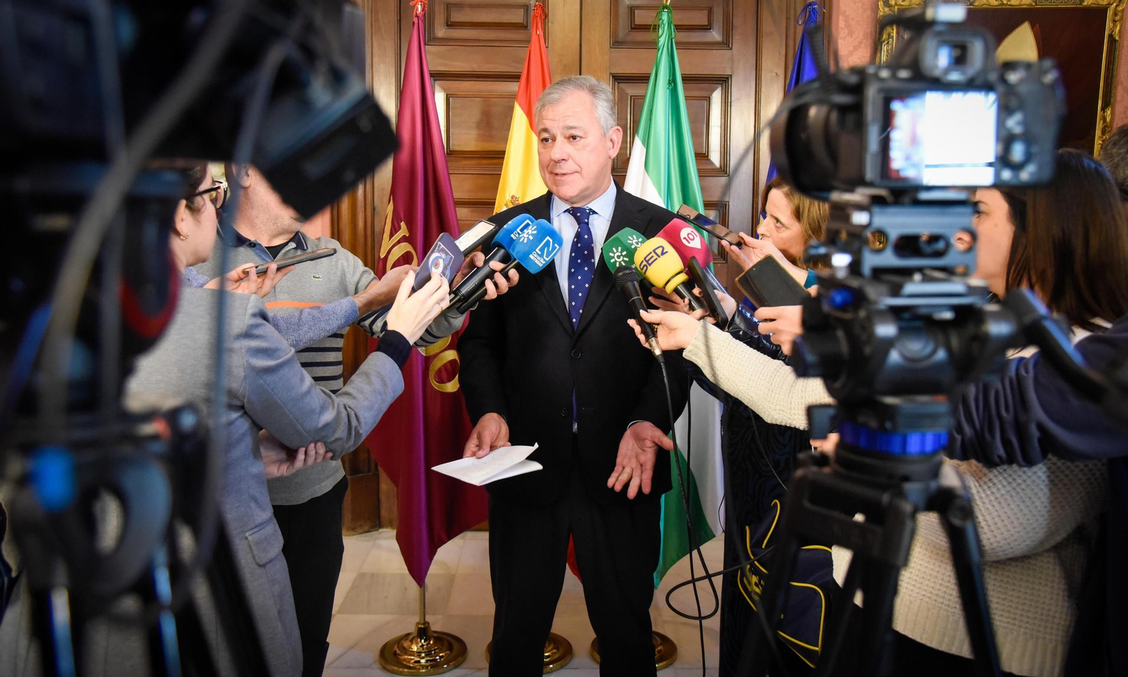 José Luis Sanz comparece en el Ayuntamiento, al término de la reunión con los sindicatos de la Policía Local.