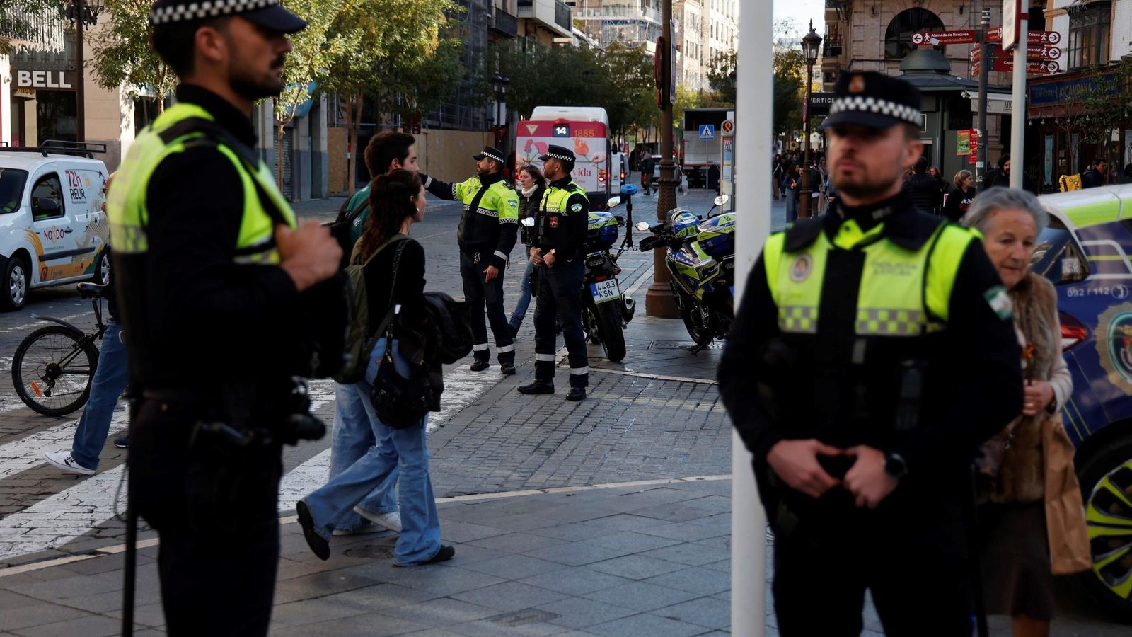 Dispositivo policial en el centro de Sevilla.
