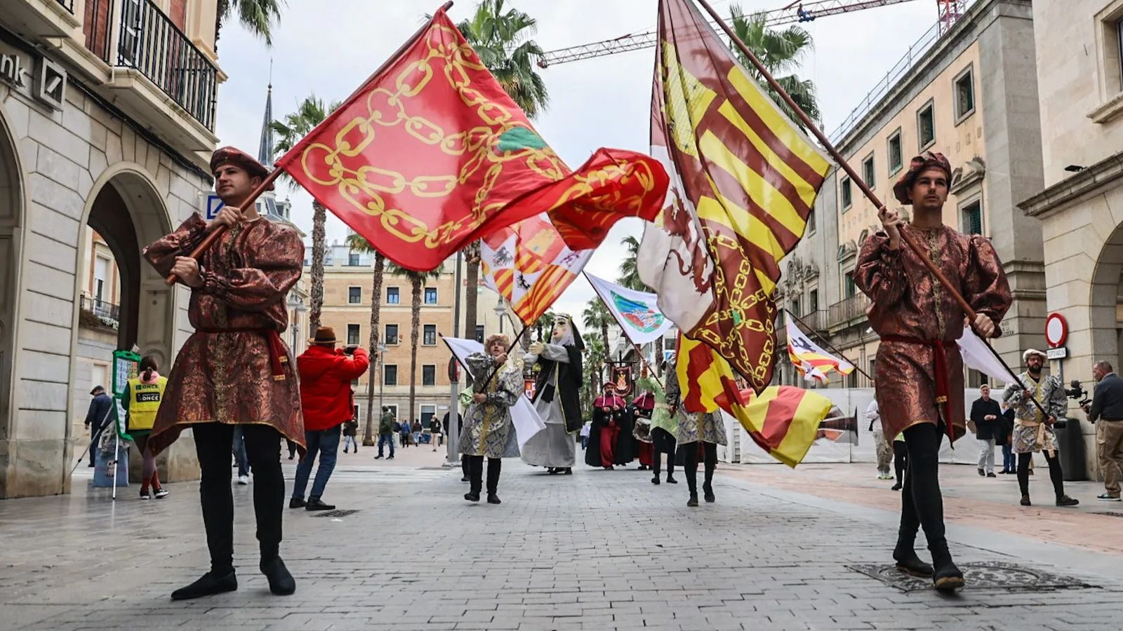 Comitiva de anucio de la Feria Medieval por al capital onubense.