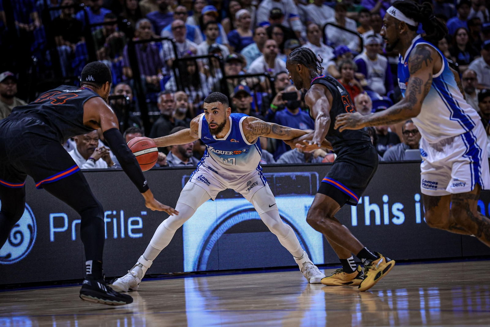 Show de Chris Duarte: 33 puntos y su equipo, a una victoria de la final