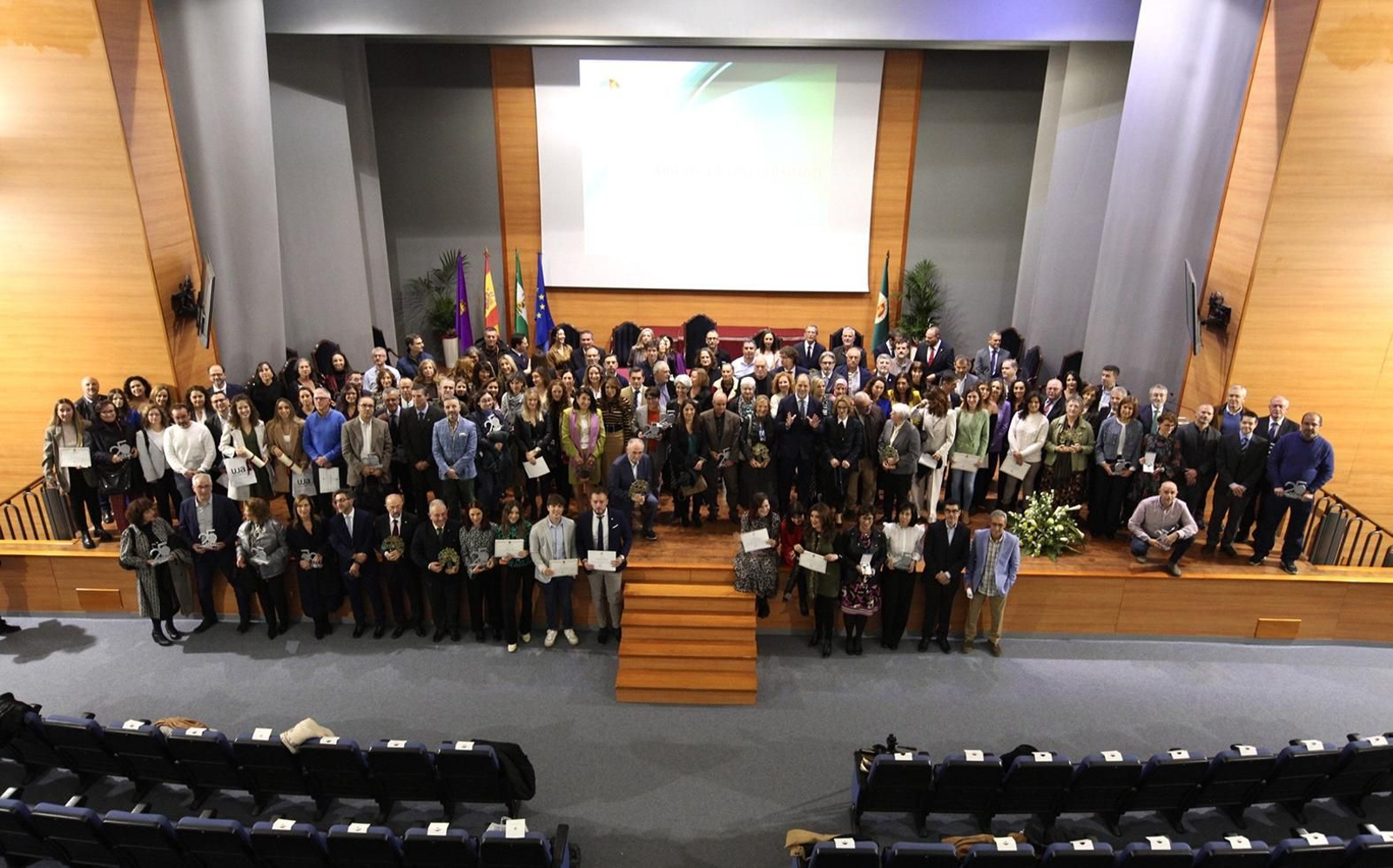 Foto de familia Universidad de Jaén. Foto de familia Universidad de Jaén.