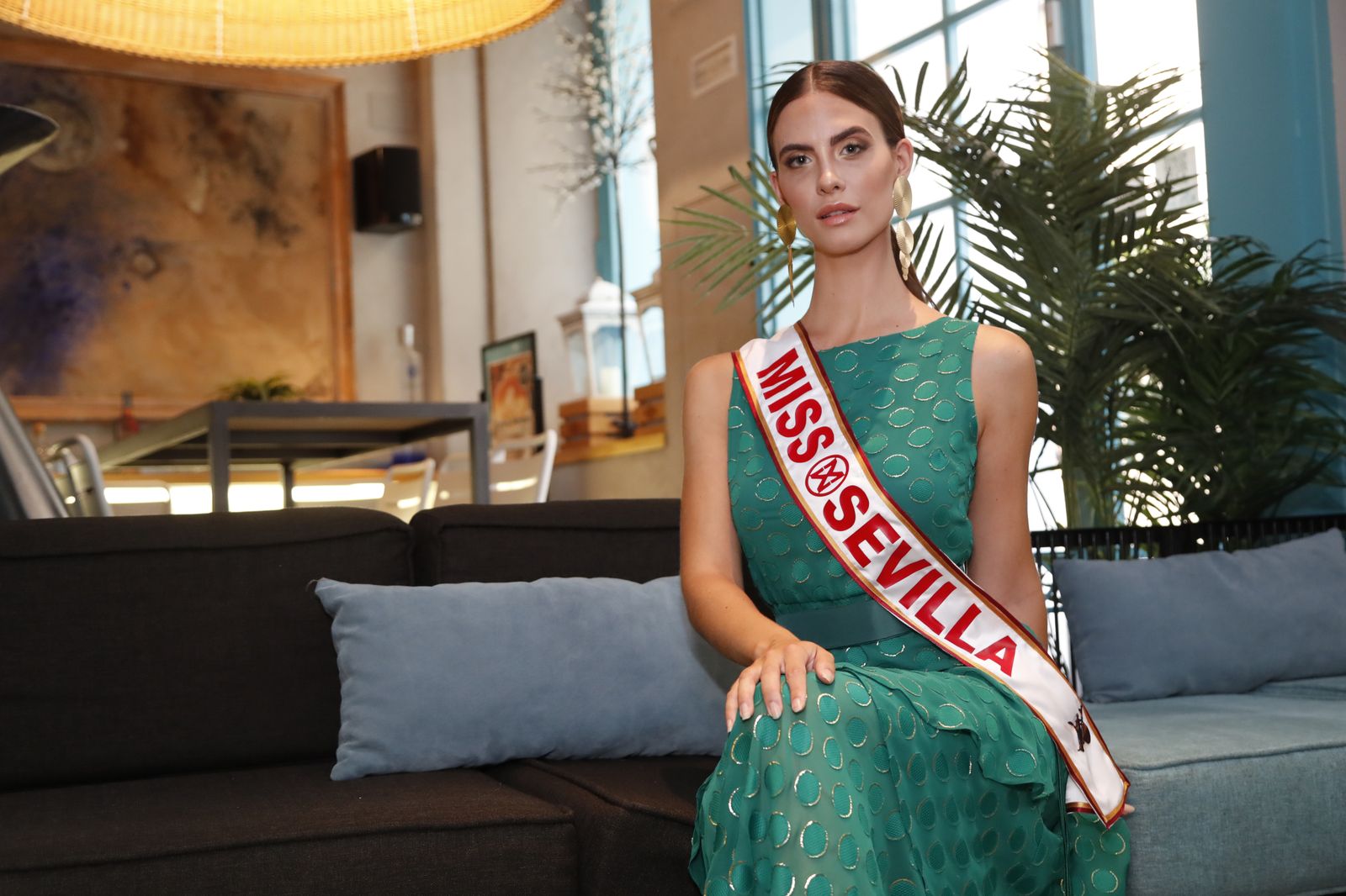 Imágenes de la entrevista de Julianna Ro, Miss World Sevilla en el Hotel Doña María
