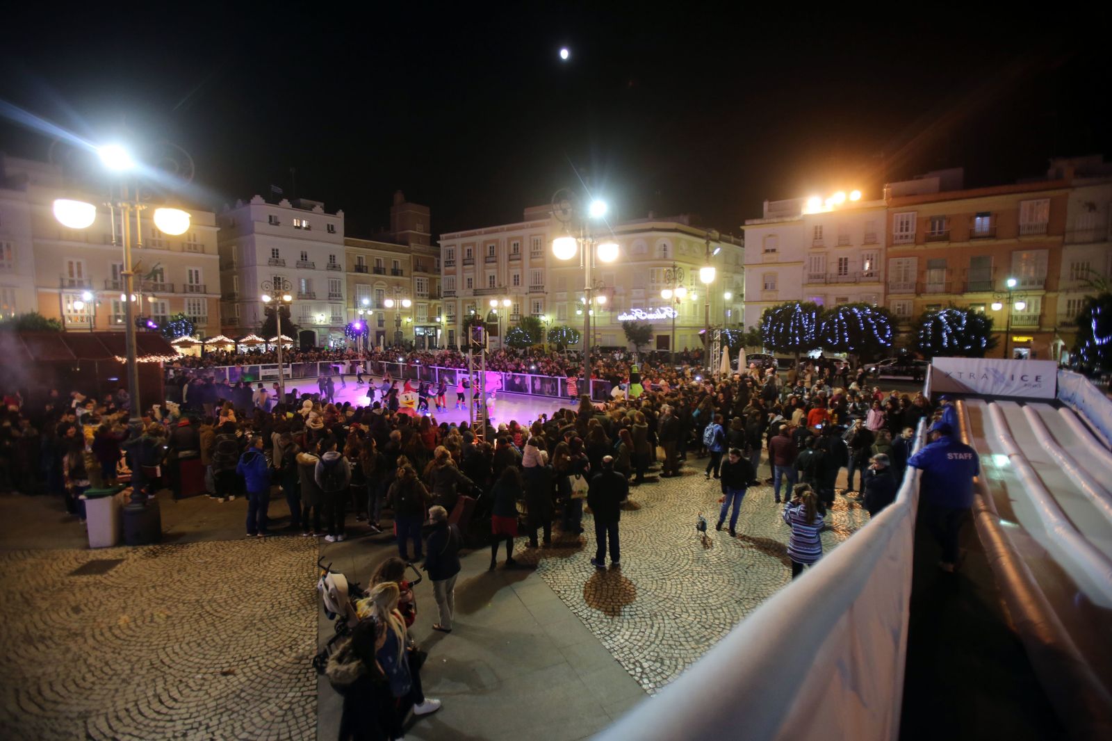 Inauguración del alumbrado extraordinario de Navidad, la pista de Hielo y la Feria de Artesanía