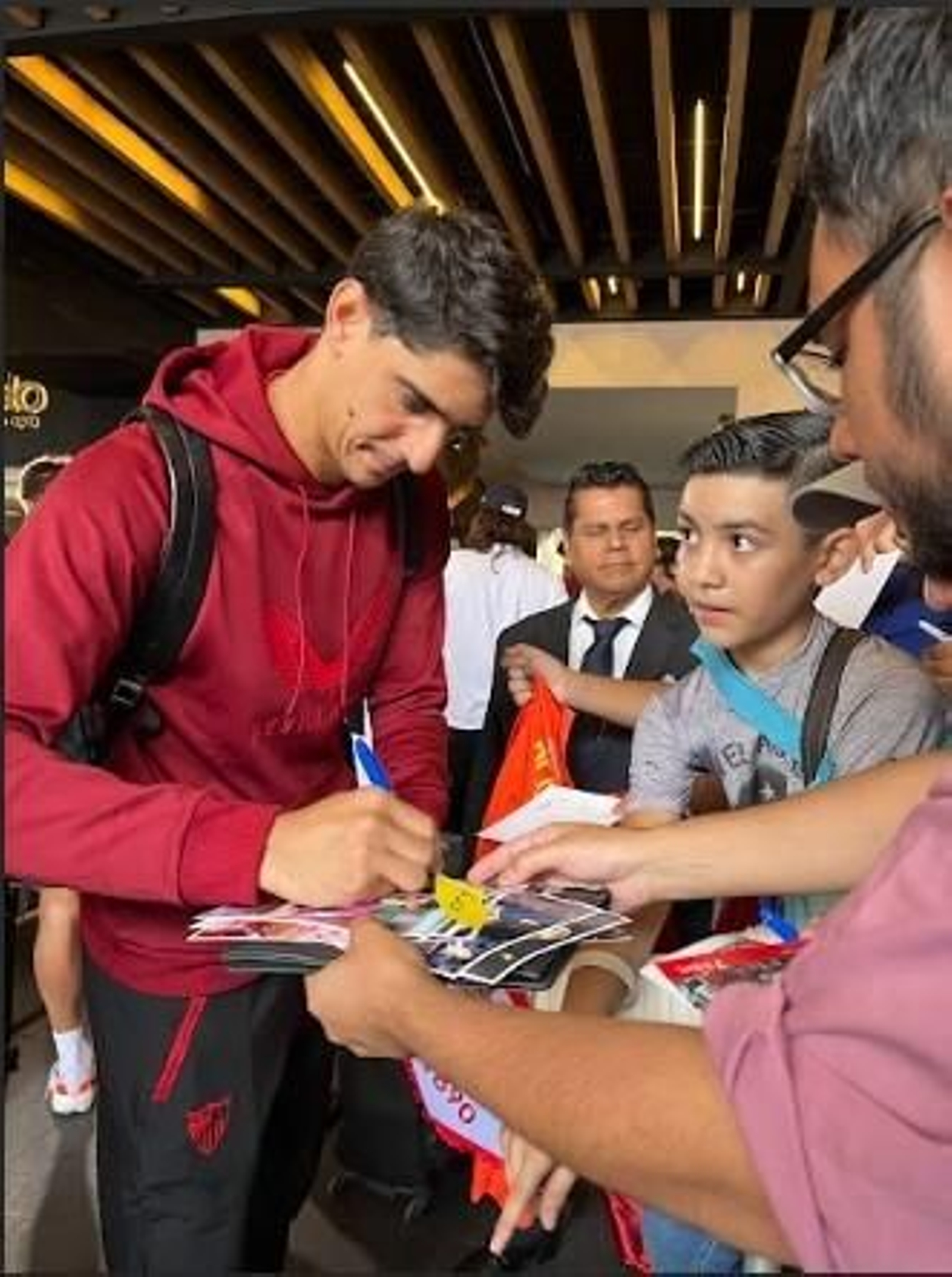 Las imágenes del Sevilla antes del derbi en México