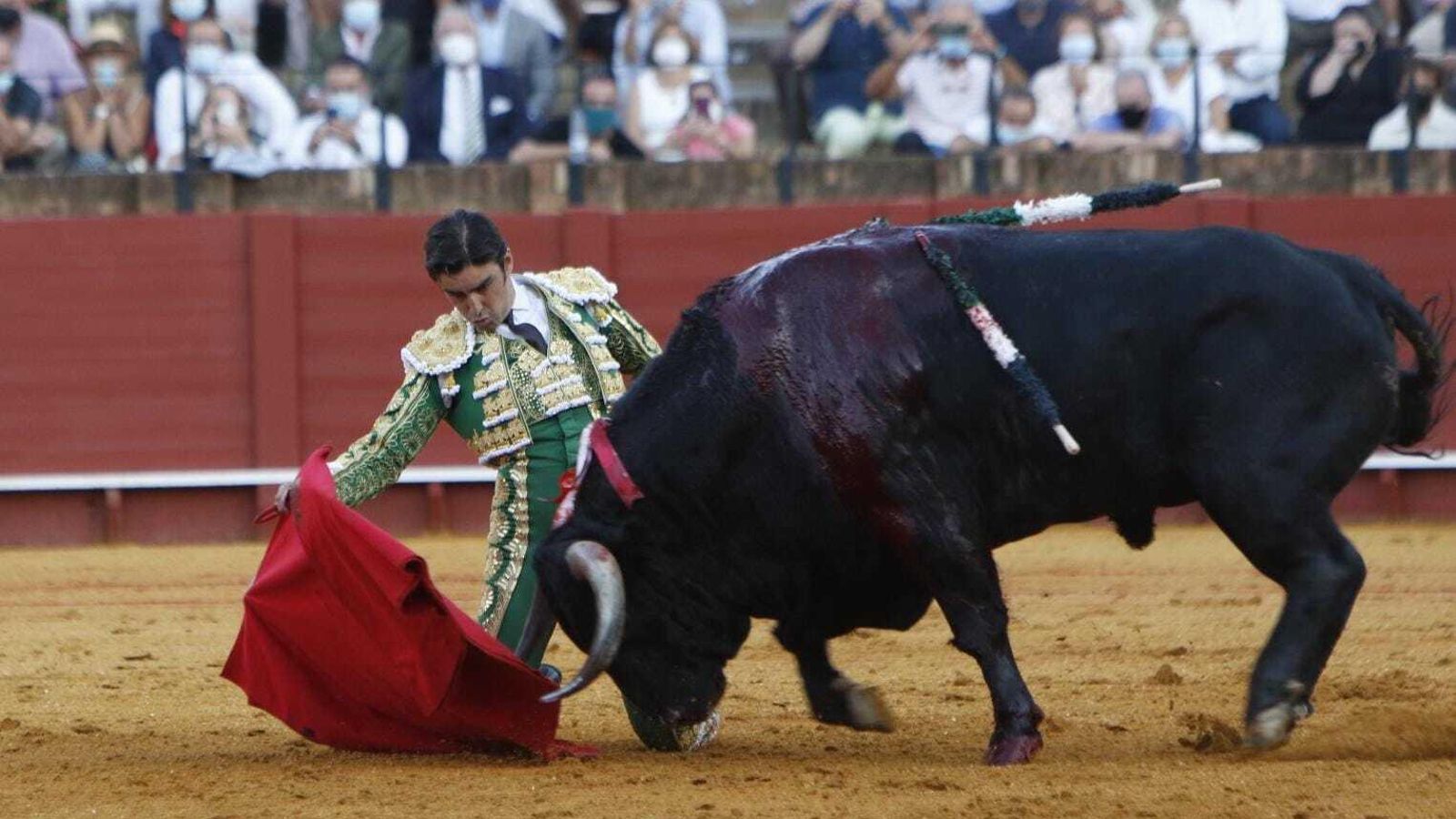 Perera en la lidia del quinto toro