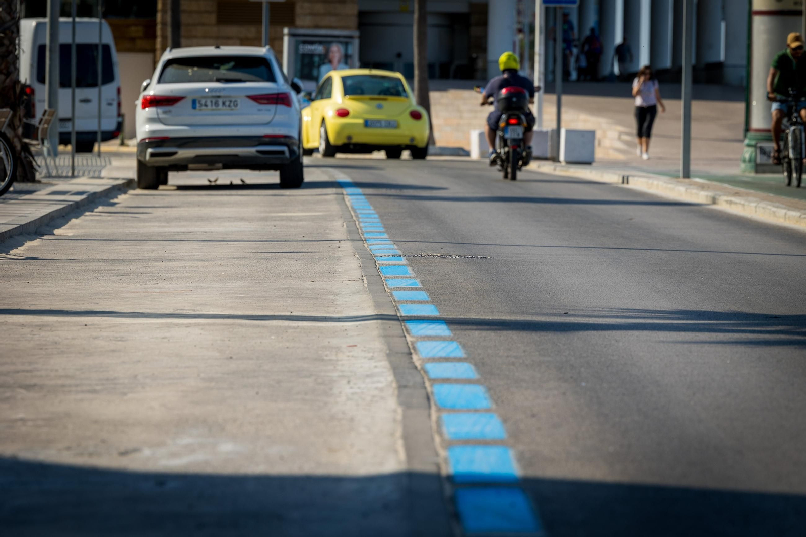 Zona azul de verano en el Paseo Marítimo, justo antes de la glorieta Ana Orantes.