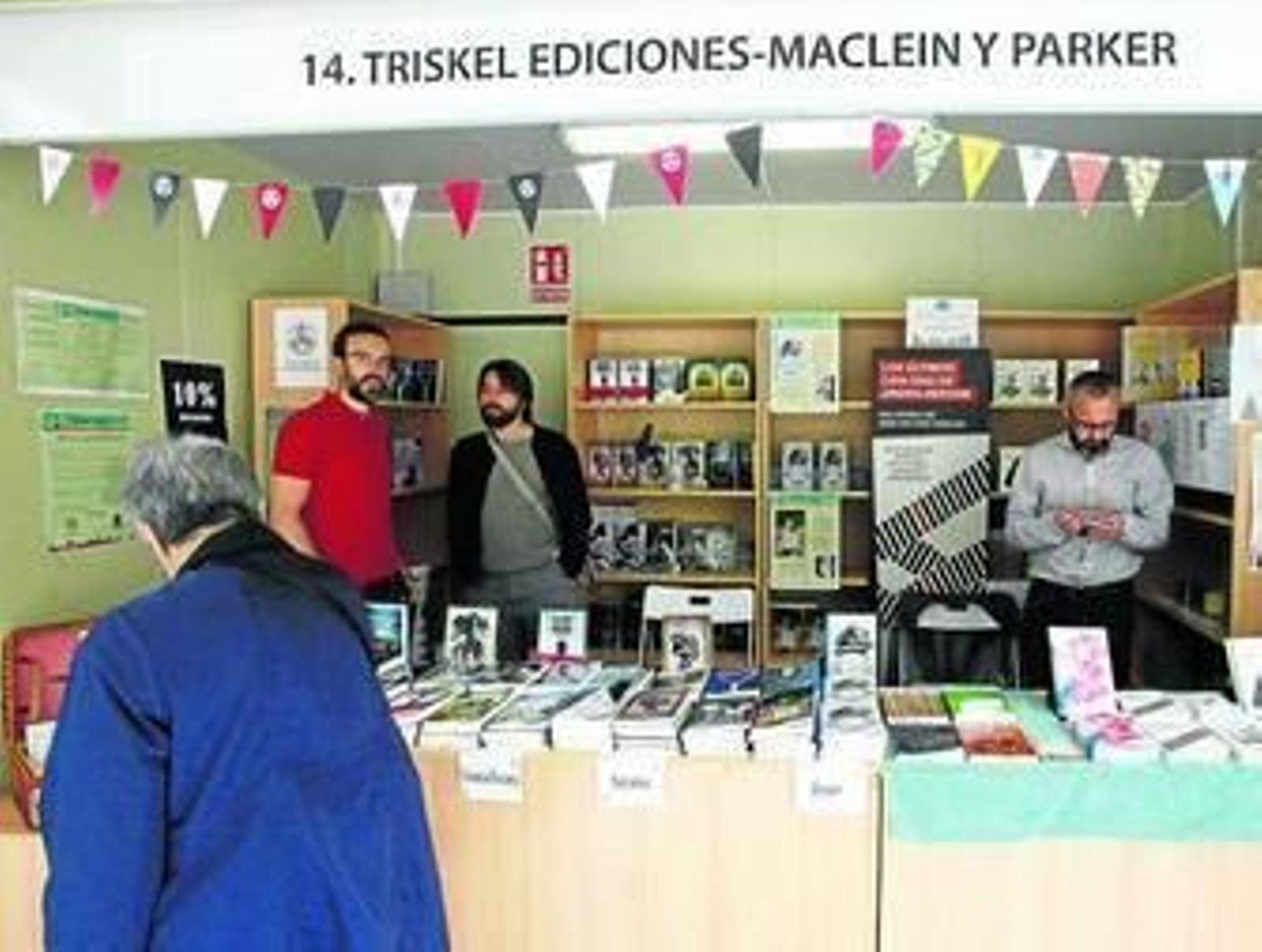 La caseta de las editoriales Triskel y Maclein y Parker, instaladas por primera vez este año en la Plaza Nueva.