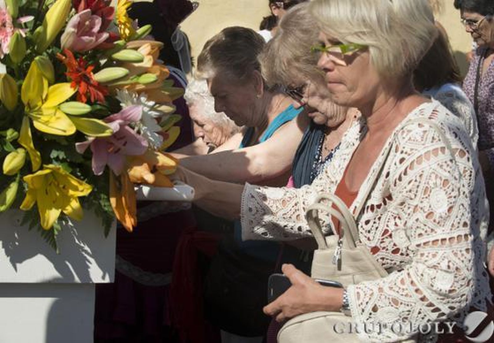 El Simpecado de la capital inicia su camino mientras las primeras hermandades gaditanas alcanzan Bajo de Guía. 

Foto: Joaquin Hernandez Kiki
