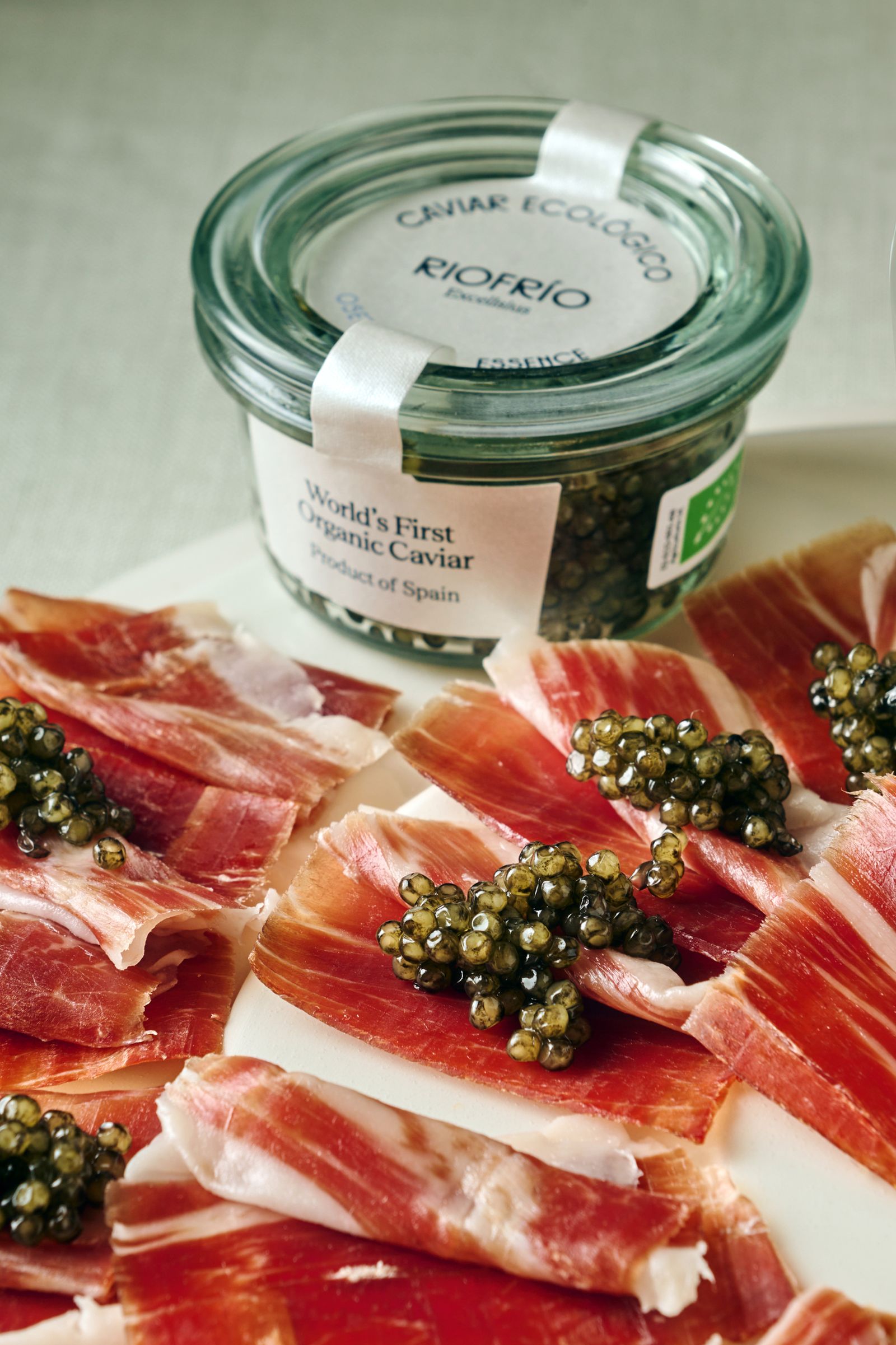 En San Valentín, díselo con caviar ecológico y champagne francés