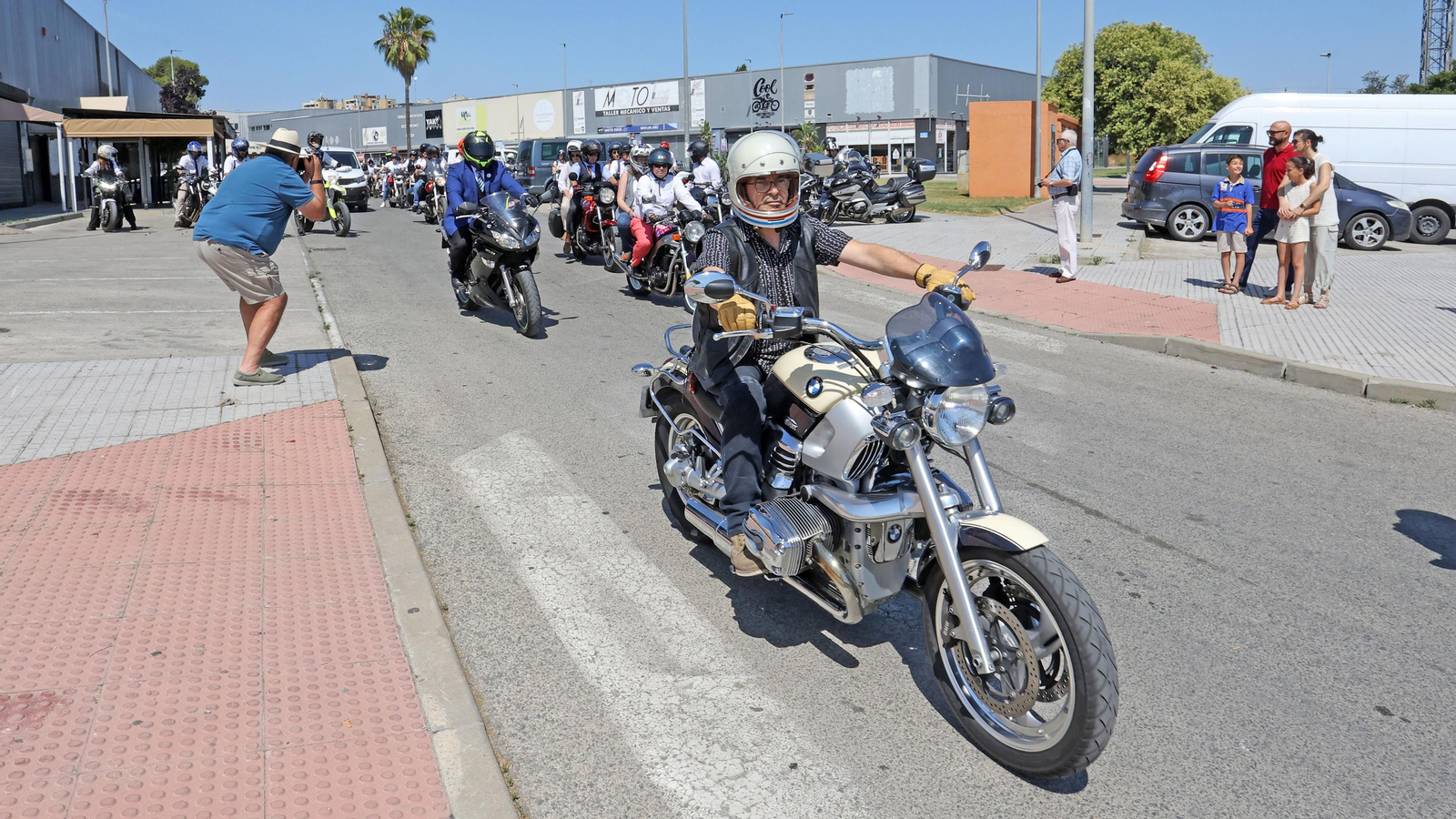 Búscate en el evento motero solidario "The Distinguished Gentleman´s Ride" en Jerez