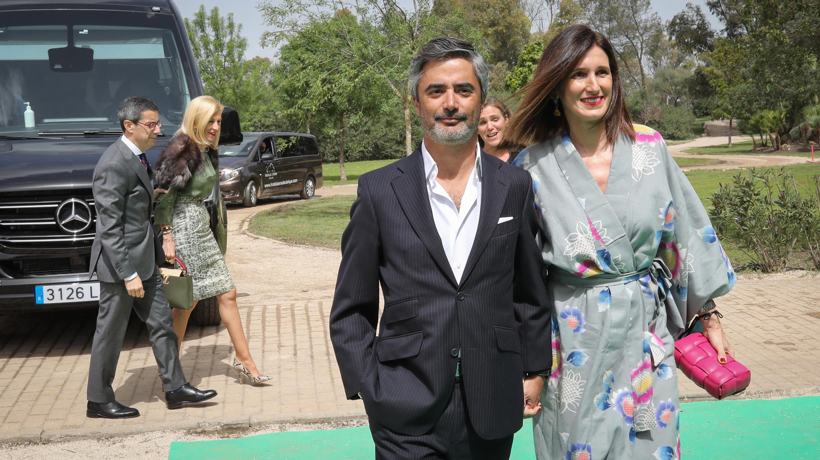 Artistas, políticos y empresarios en el bautizo de los nietos de José Luis López en Jerez