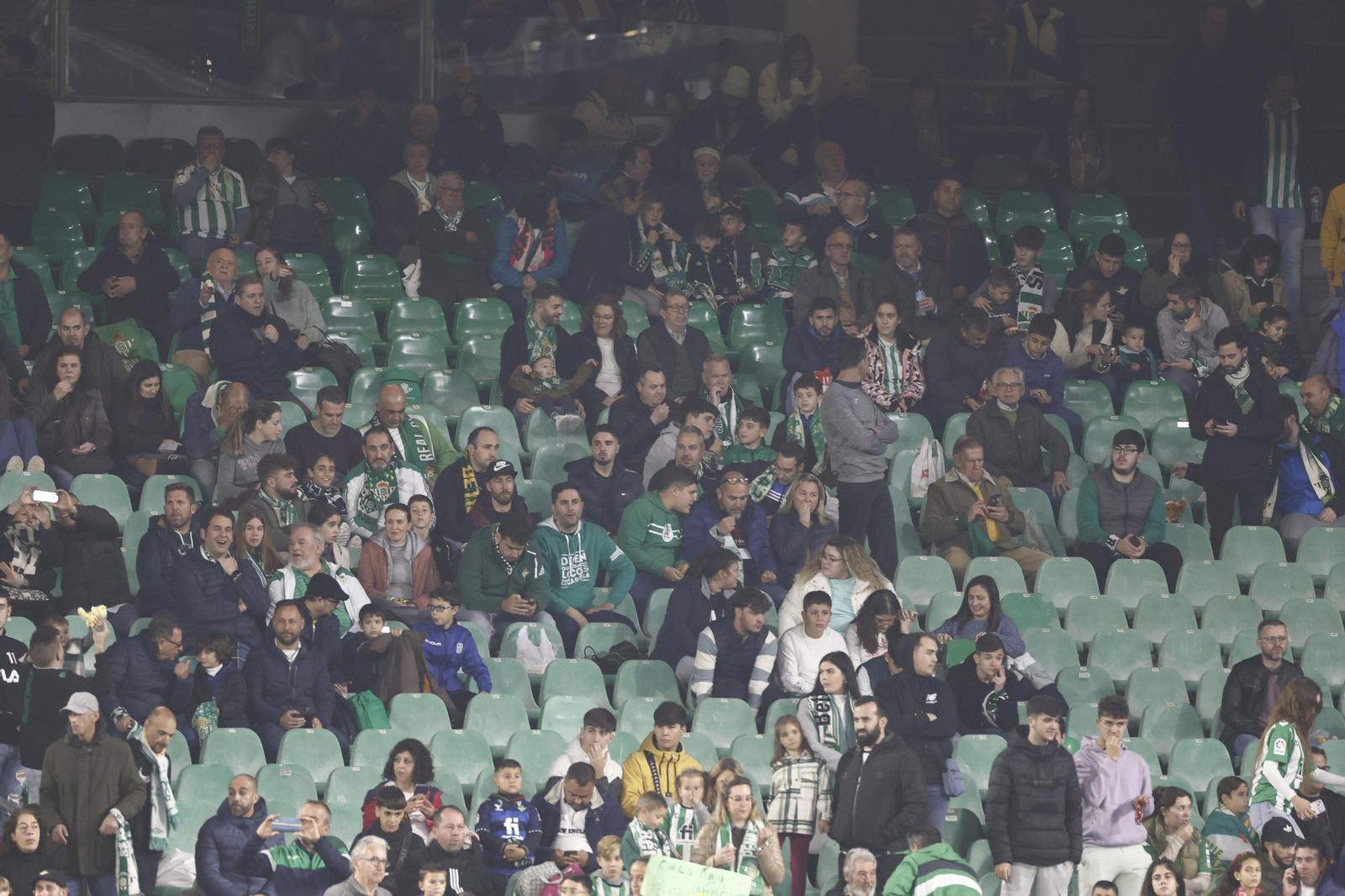 Búscate en las fotos del Betis-Bilbao