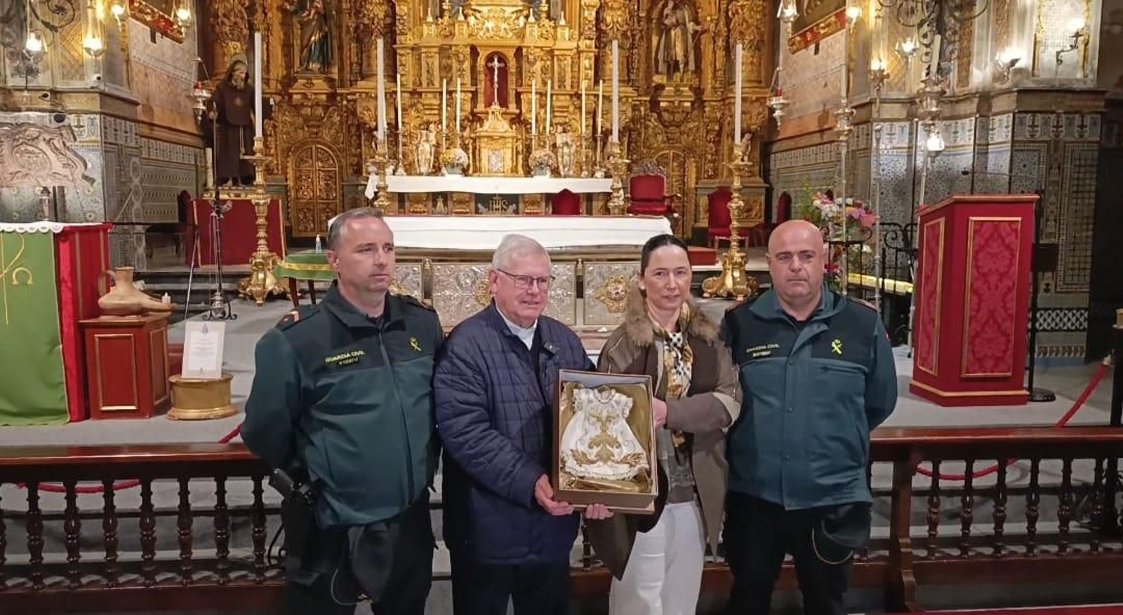 Acto de entrega dela obra al Rector y la hermana mayor