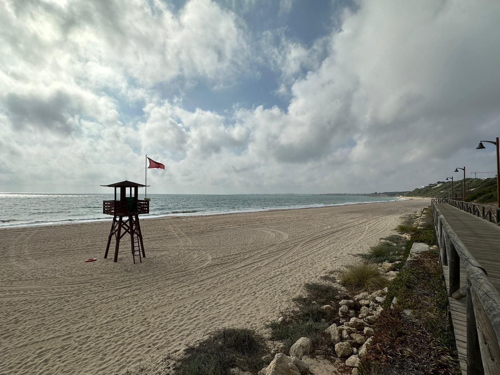 La playa,  junto al paseo Blas de Lezo.