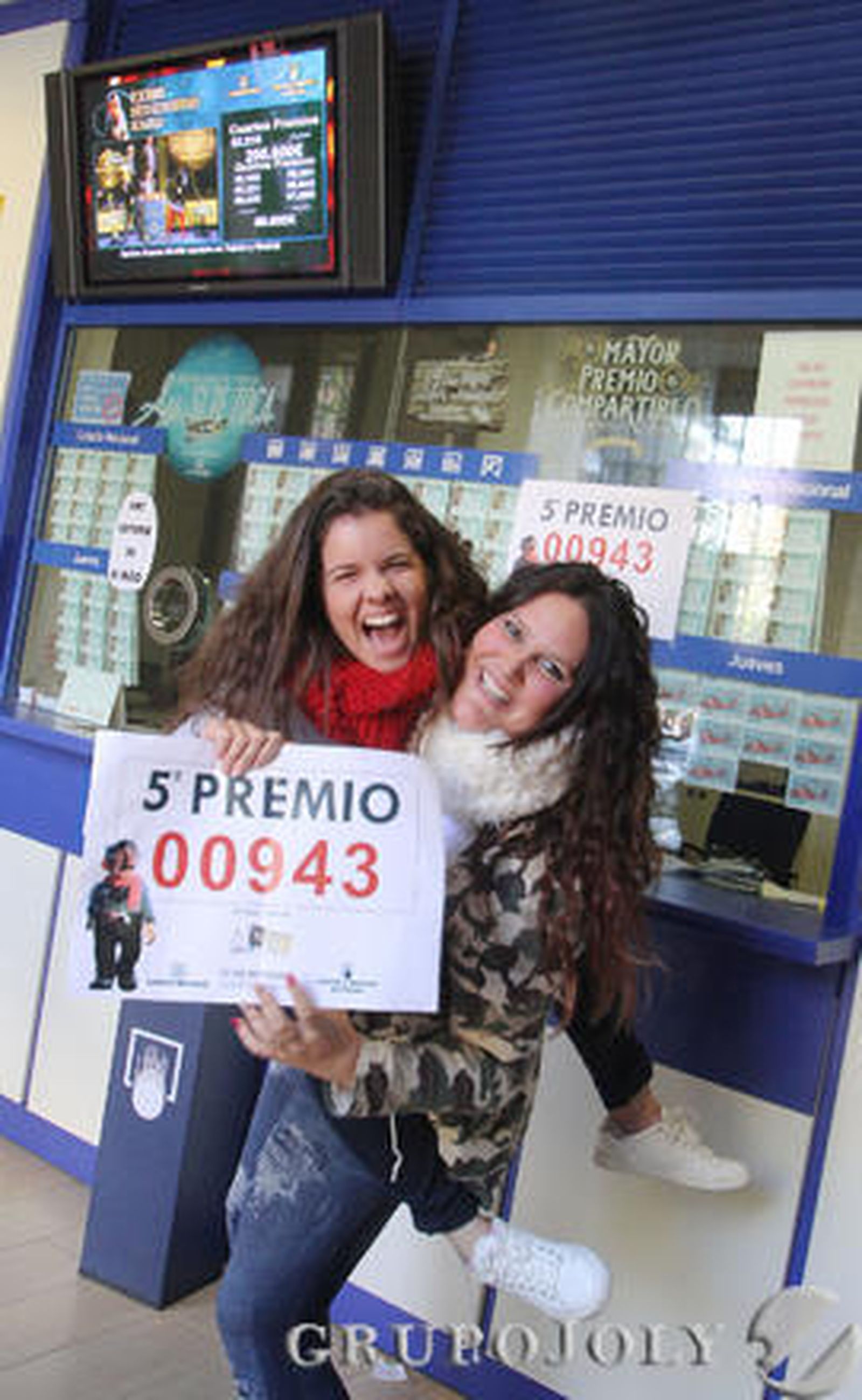 El 00943, uno de los quintos premios, ha caído en la avenida de Málaga.

Foto: Belén Vargas