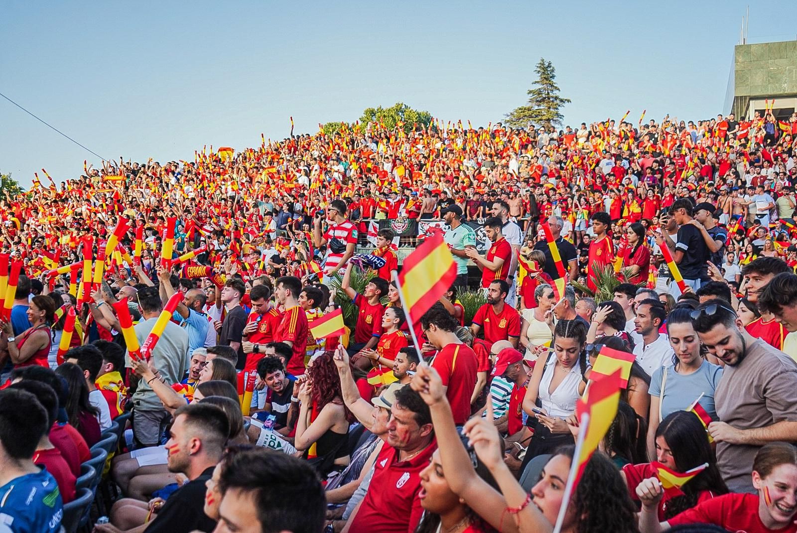 Miles de granadinos vivieron el partido en el Palacio de Congresos