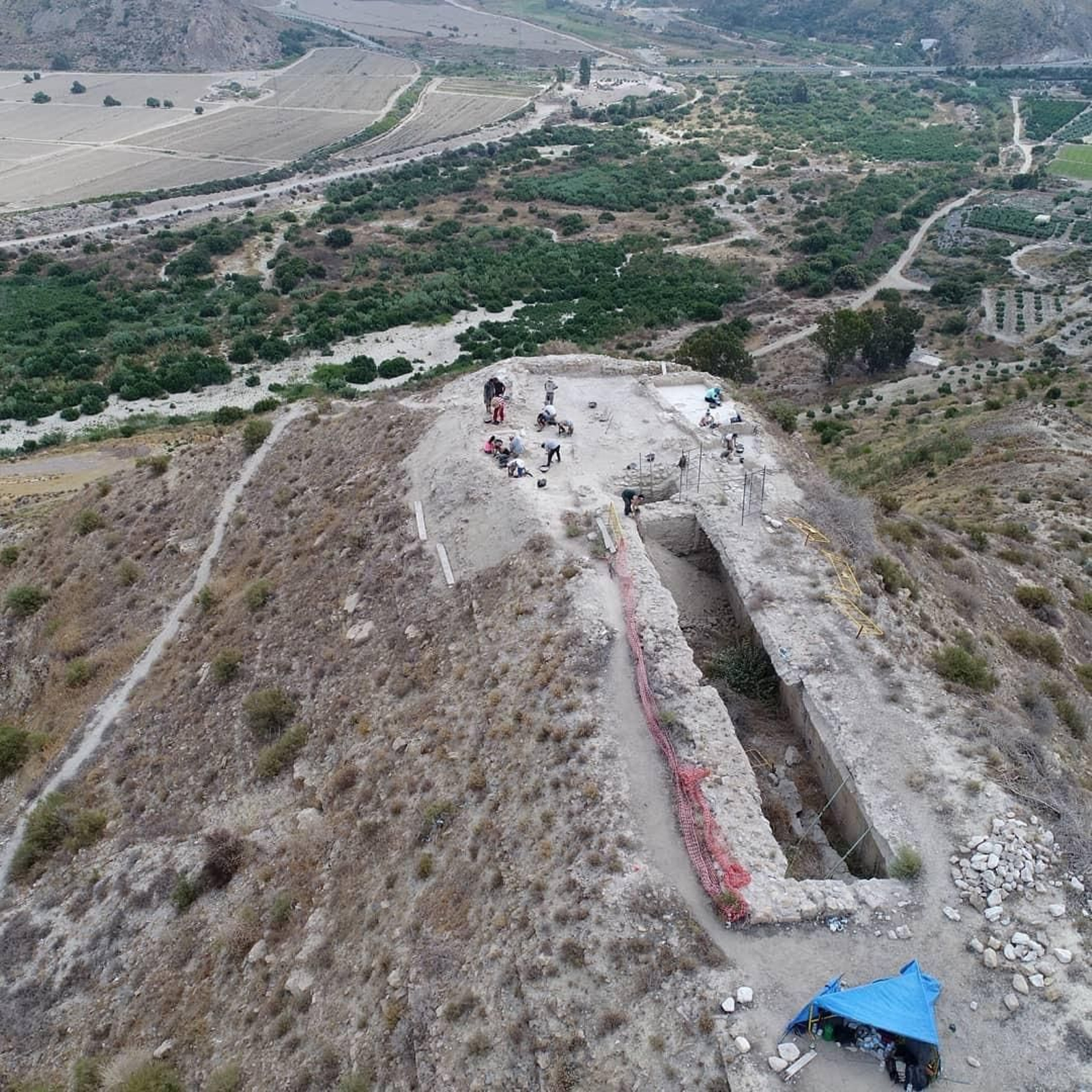 Excavación en la cima de Mojácar la Vieja.