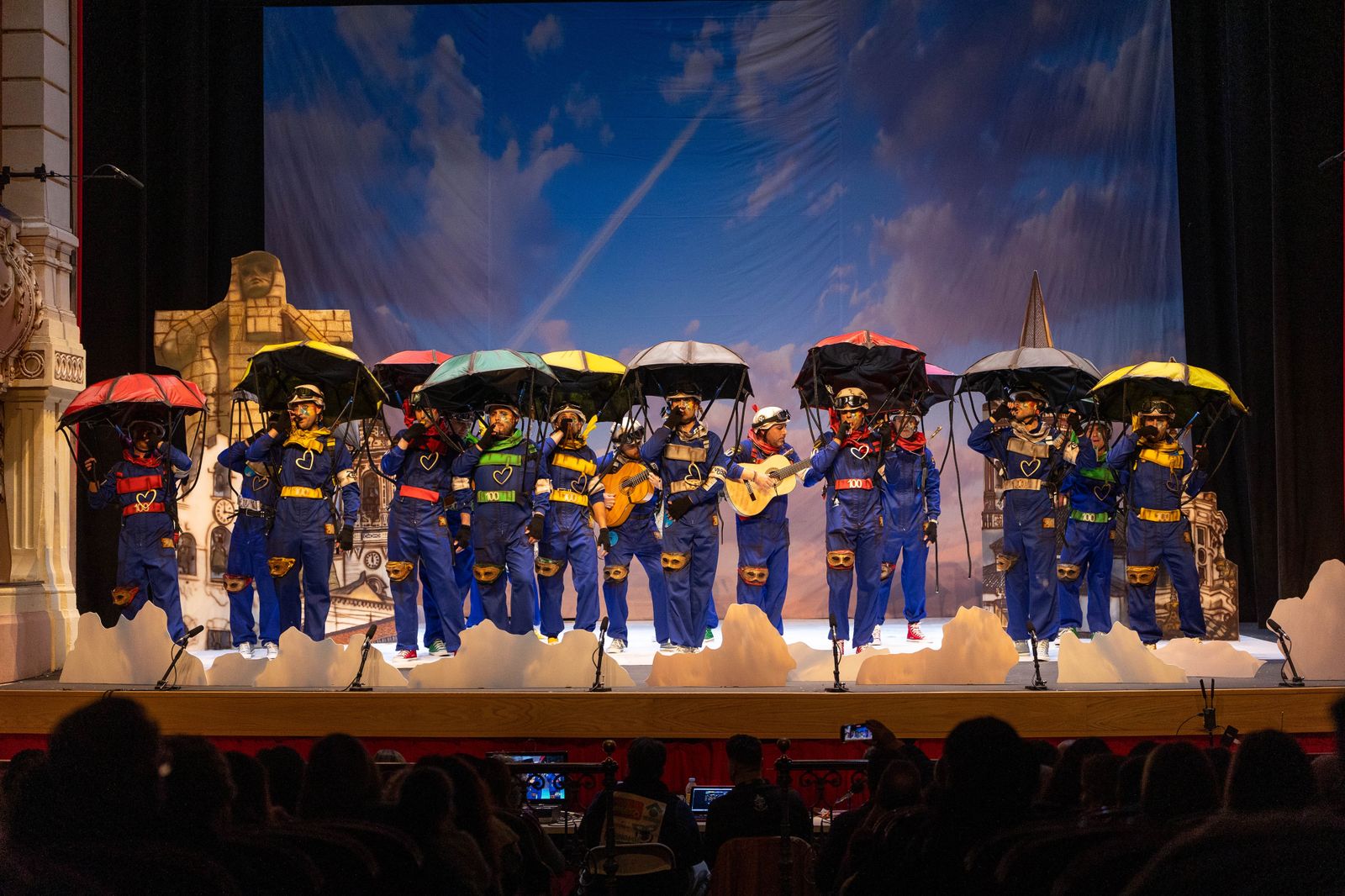 Imágenes de la actuación de la comparsa de Valverde del Camino "Los Lanzaos" en el Carnaval Colombino