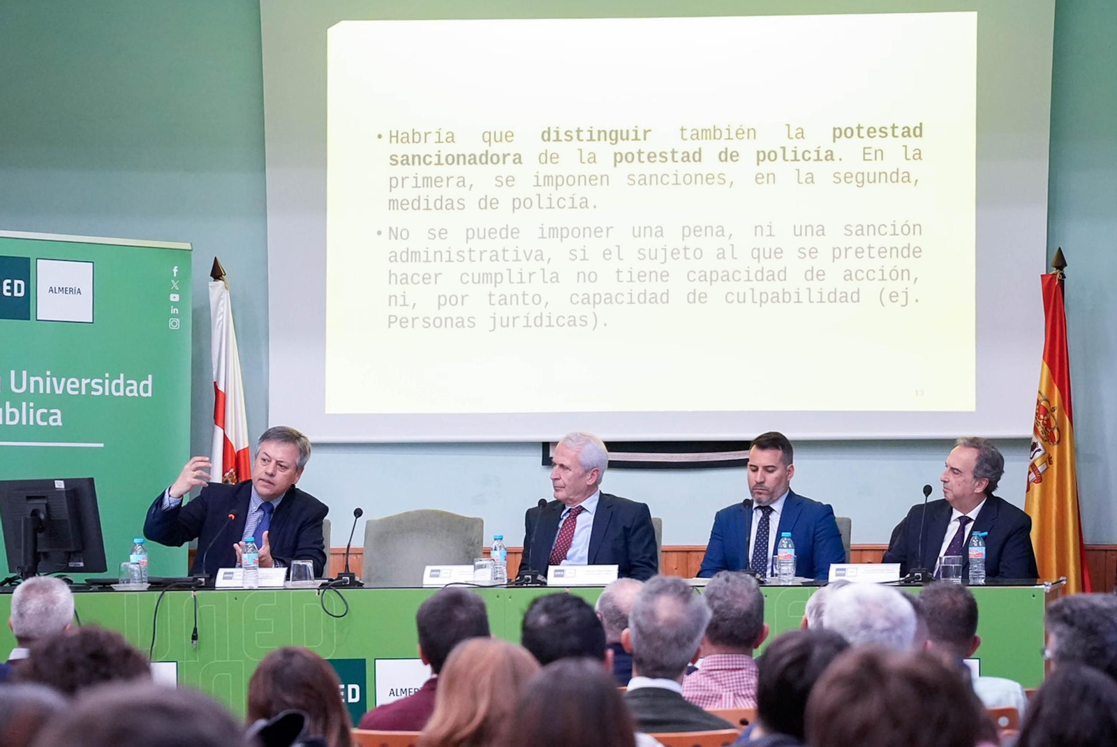 Las imágenes de la III Jornada de Tráfico, Seguridad Vial y Medicina Legal de la UNED de Almería