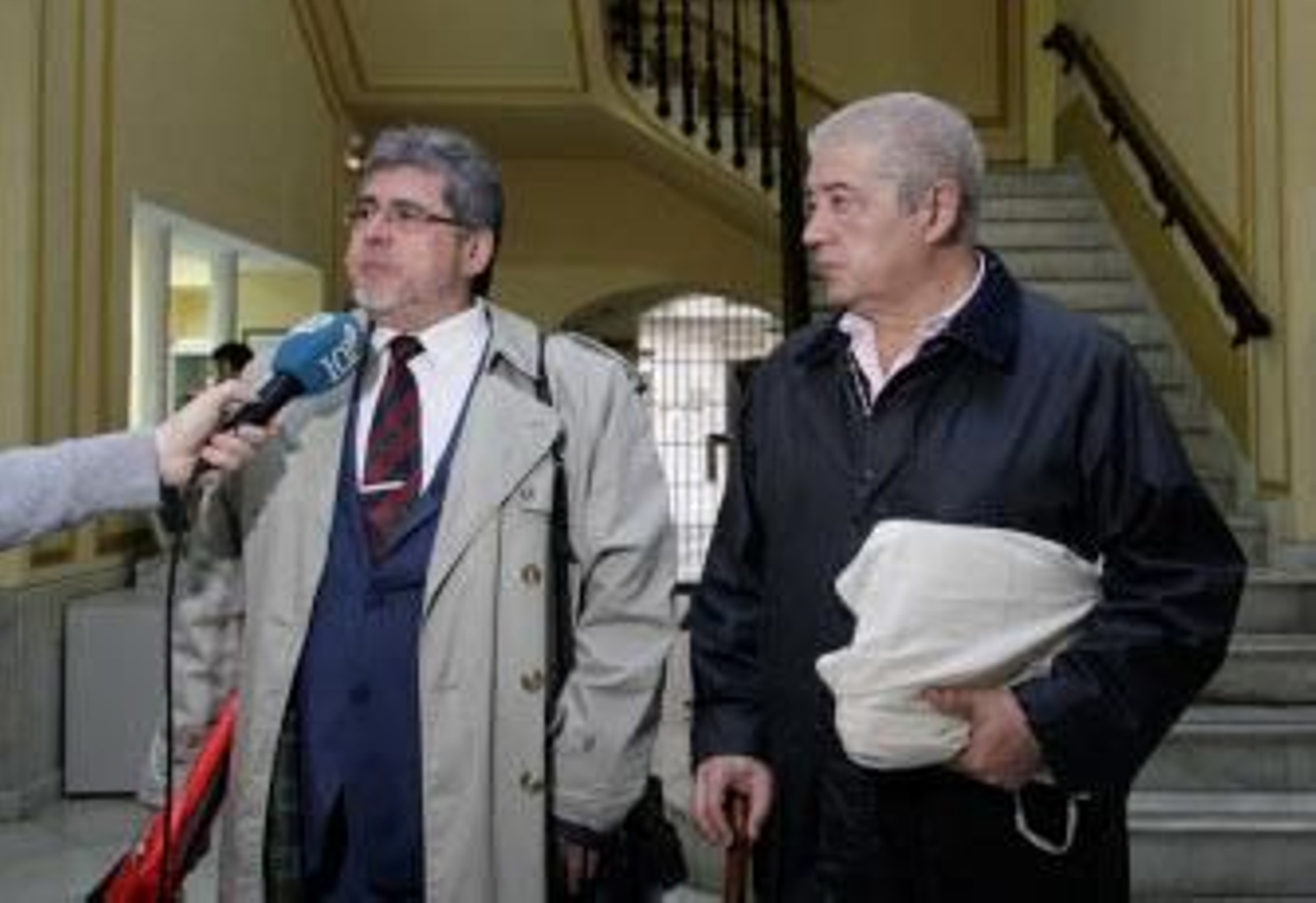 Vecinos y comerciantes registran en la Junta más de 10.000 firmas en contra del tranvía al Civil