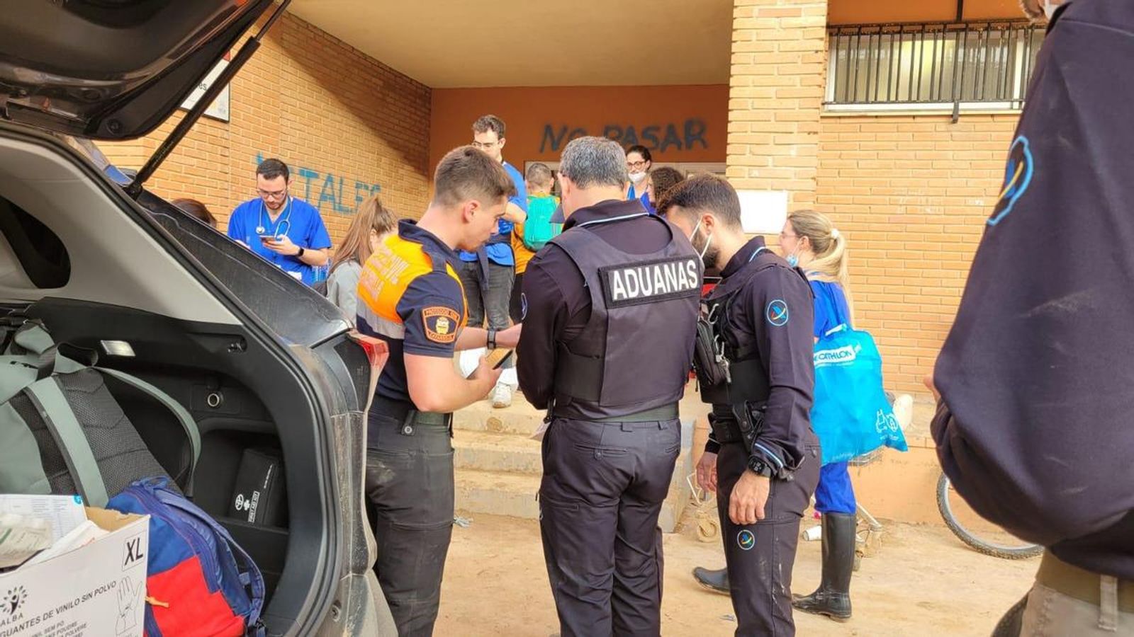 Las imágenes de los almerienses desplazados a la zona cero de Valencia