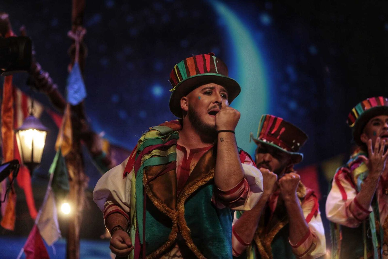 La comparsa "Cantando bajo la lluvia"