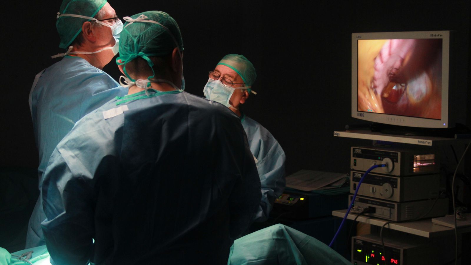 El equipo del doctor Márquez durante una intervención.