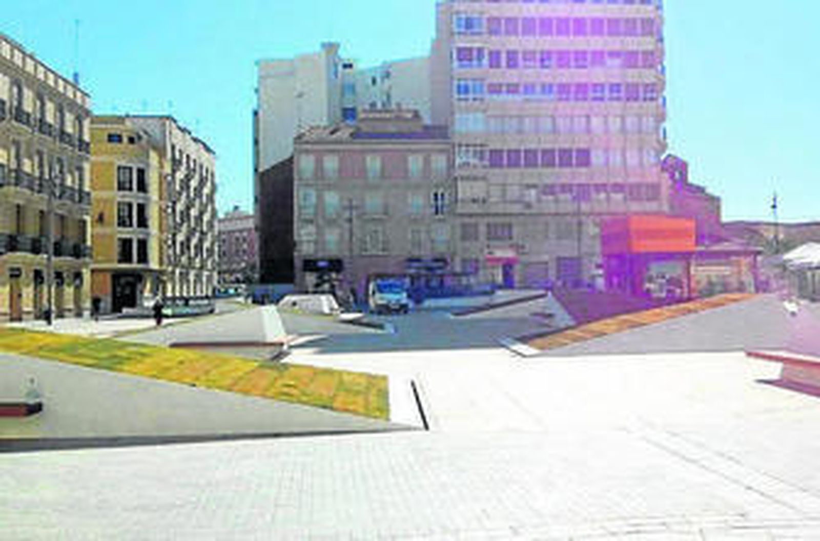 La plaza sobre el aparcamiento de Camas.